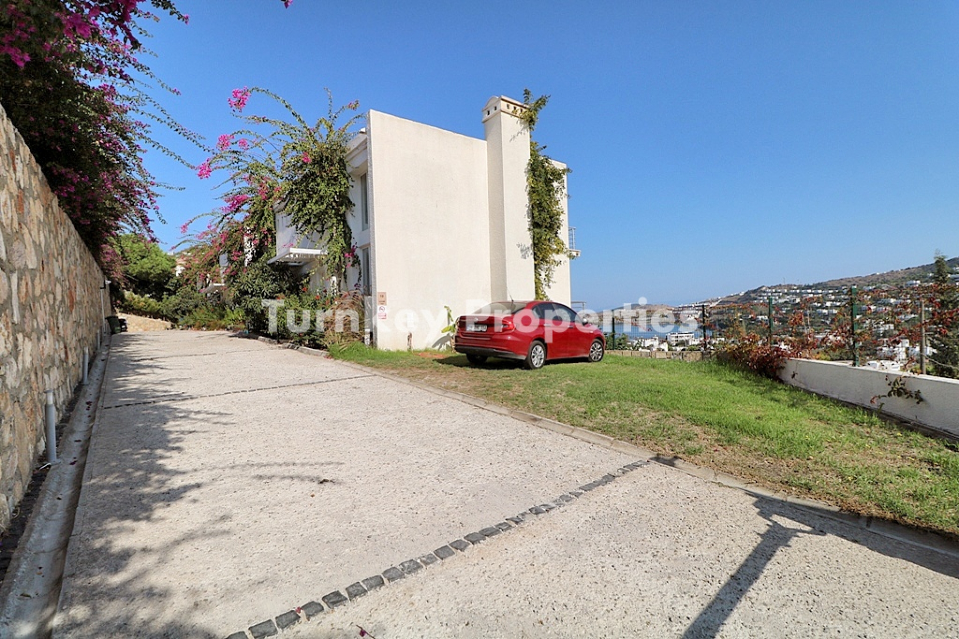 Gündoğan Küçükbük Satılık Tripleks Villa Denize Yakın Site