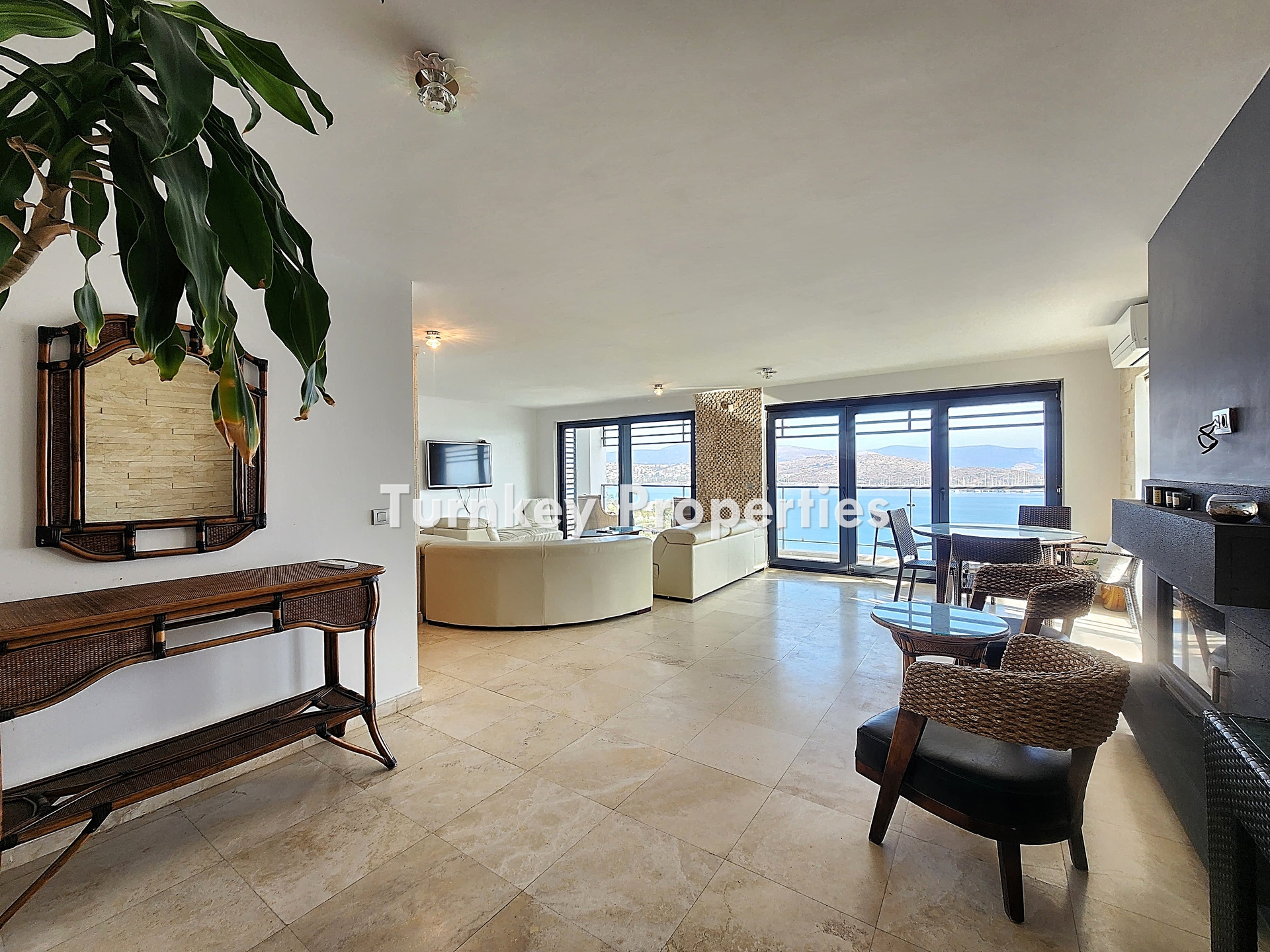 Bitez Gümbet Arası Satılık Denize Sıfır Deniz Manzaralı Daire