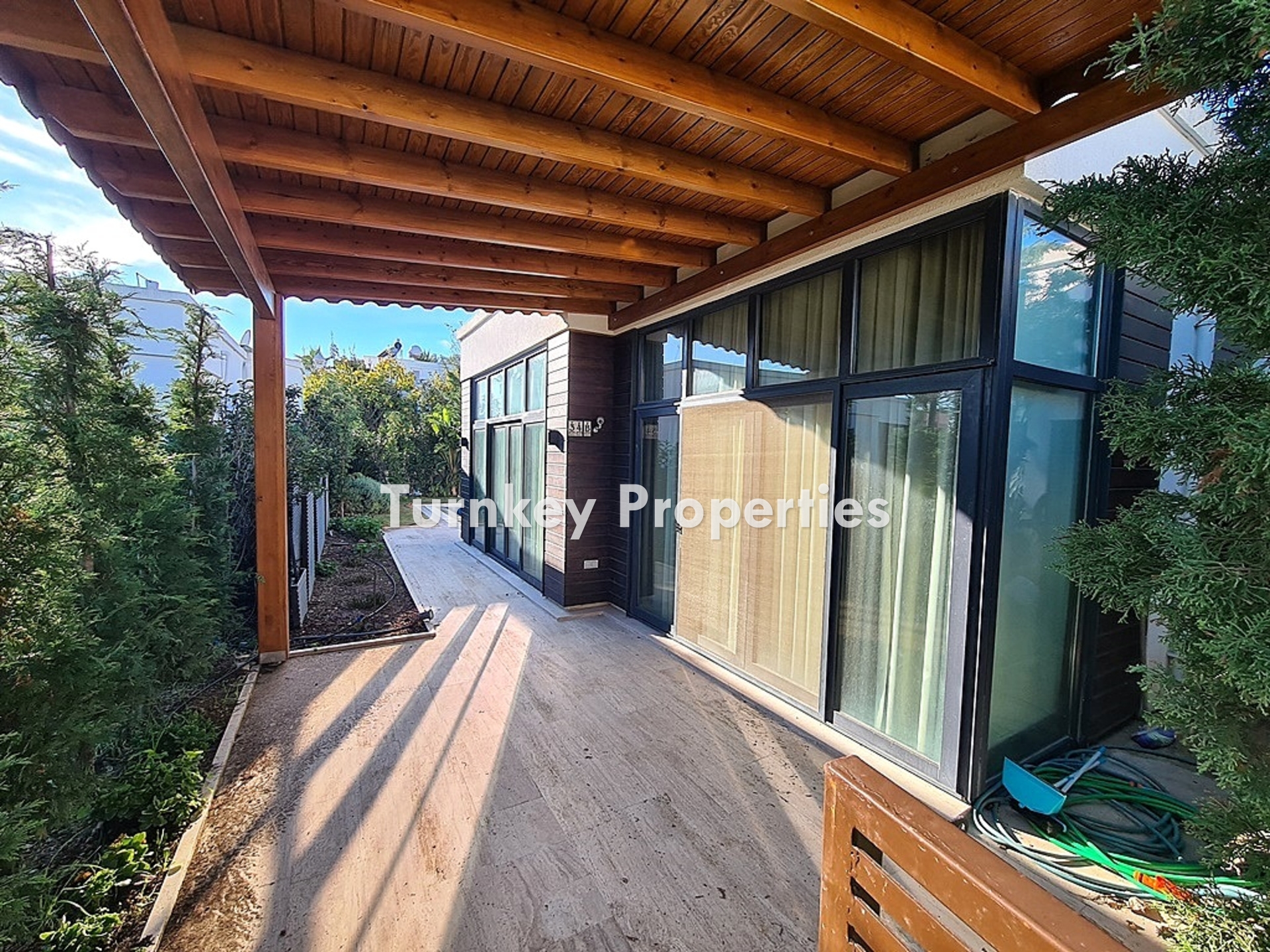 Ortakent Yahşi Satılık Villa Sahile Yakın Tek Katlı Bahçeli Ev