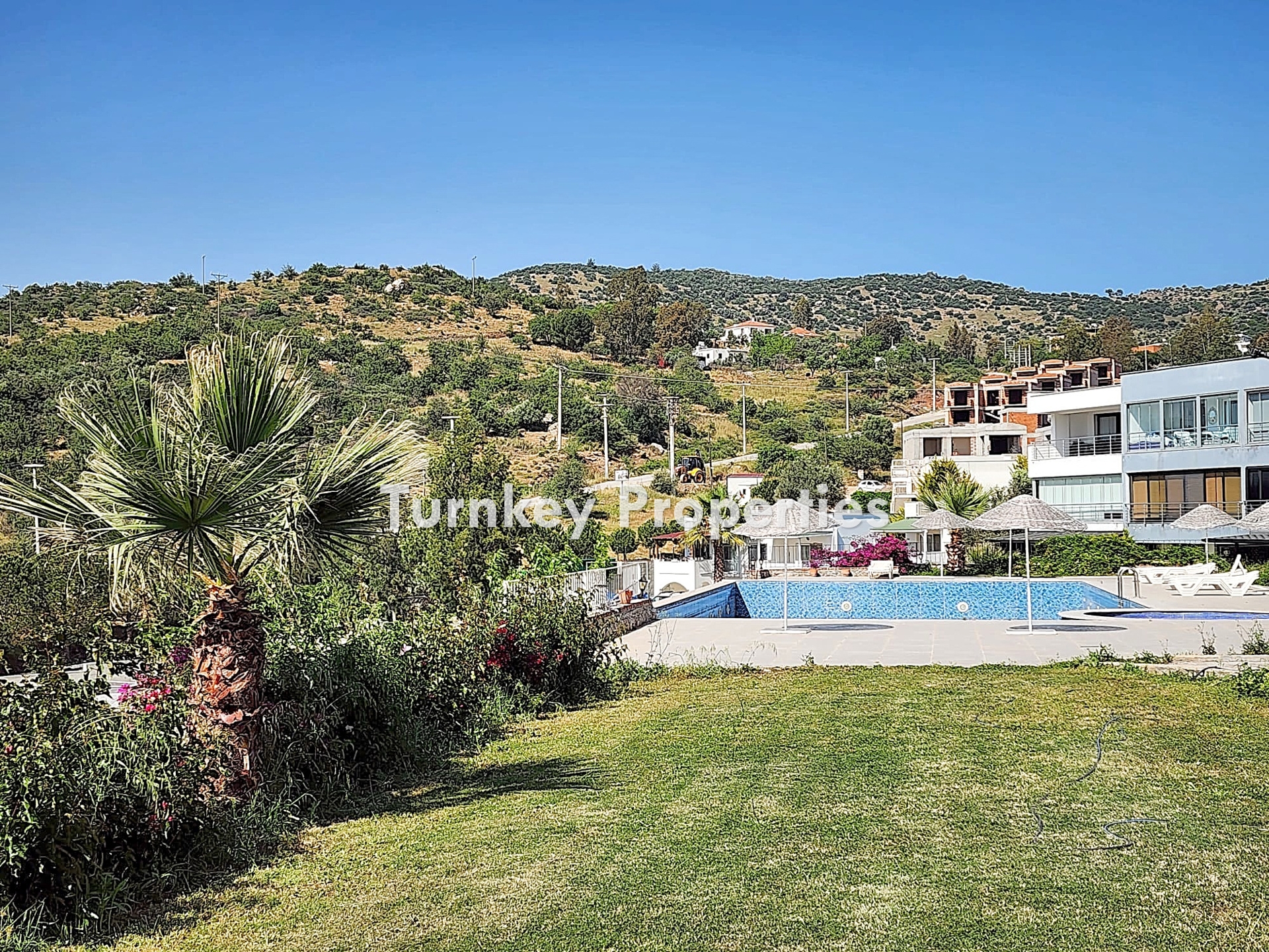 Dörttepe Satılık Daire Göl Manzaralı Bahçe Katı Site İçinde