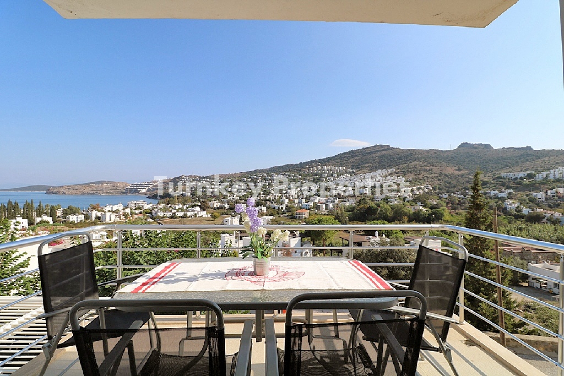 Gündoğan Küçükbük Satılık Tripleks Villa Denize Yakın Site