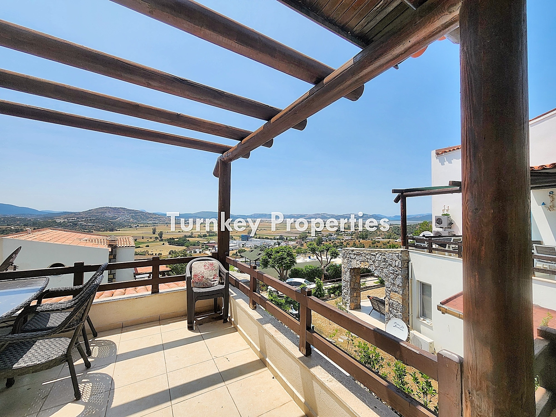 Dörttepe Satılık Dubleks Göl Manzaralı Site İçinde Ev Bahçeli Yeni