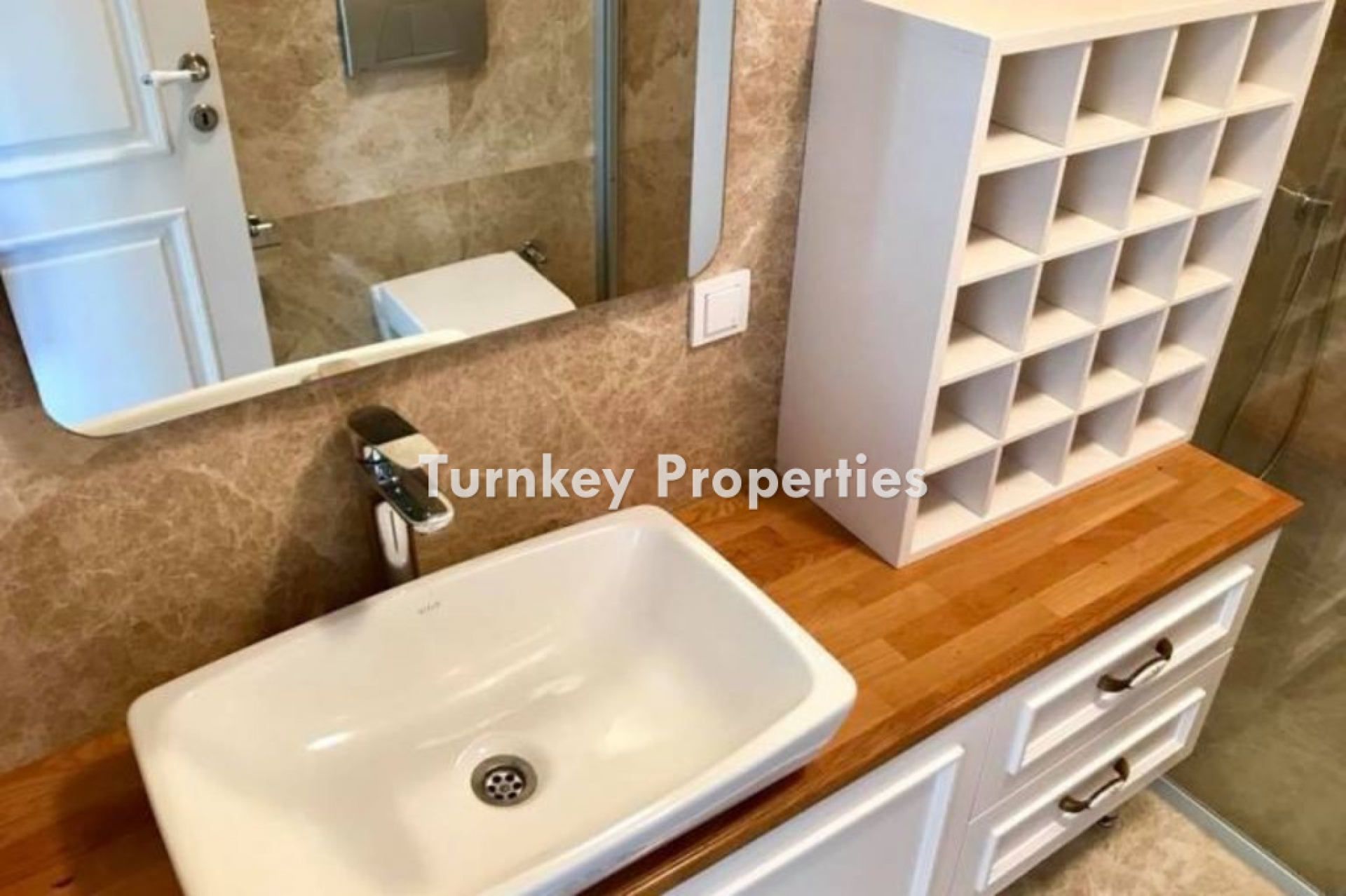 Gümüşlük Satılık Müstakil Tek Katlı Özel Havuzlu Bahçeli Villa