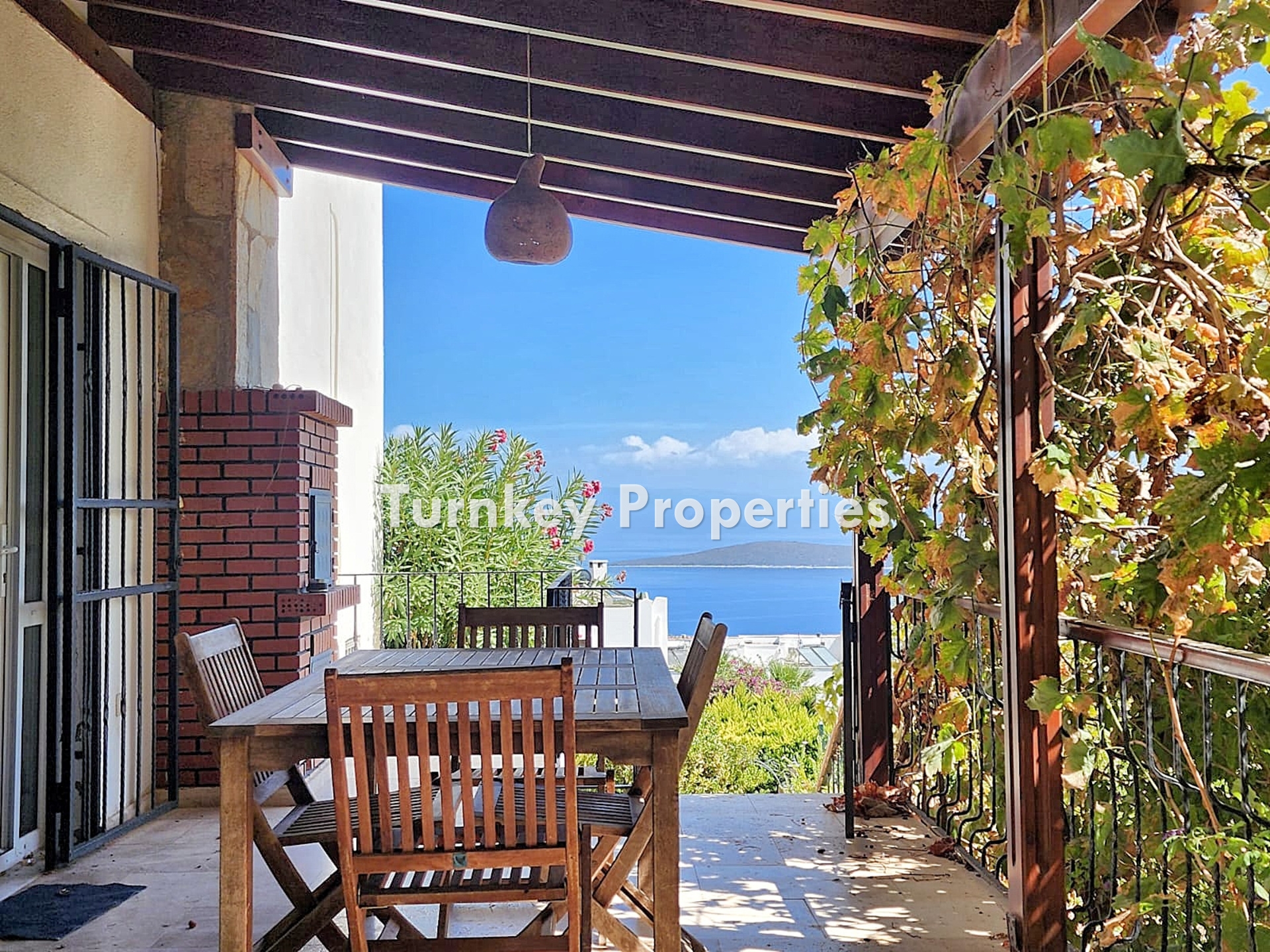 Bodrum, Gündoğan Satılık Villa | Bahçeli ve Deniz Manzaralı