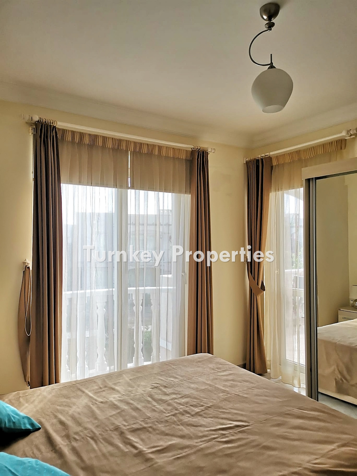 Boğaziçi Satılık Daire | Deniz Manzaralı ve Sosyal Olanaklı