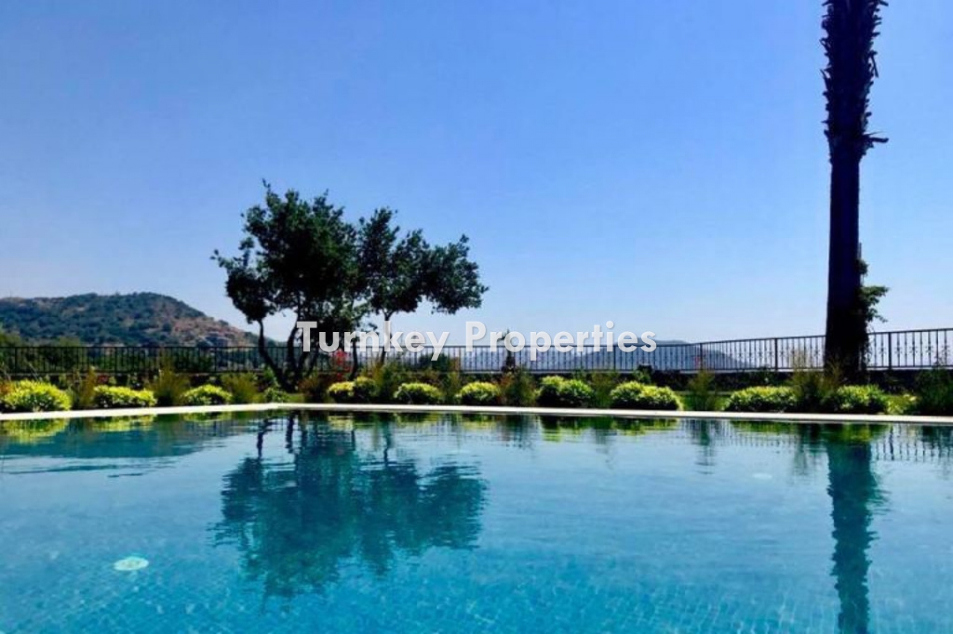 Gümüşlük Satılık Müstakil Tek Katlı Özel Havuzlu Bahçeli Villa