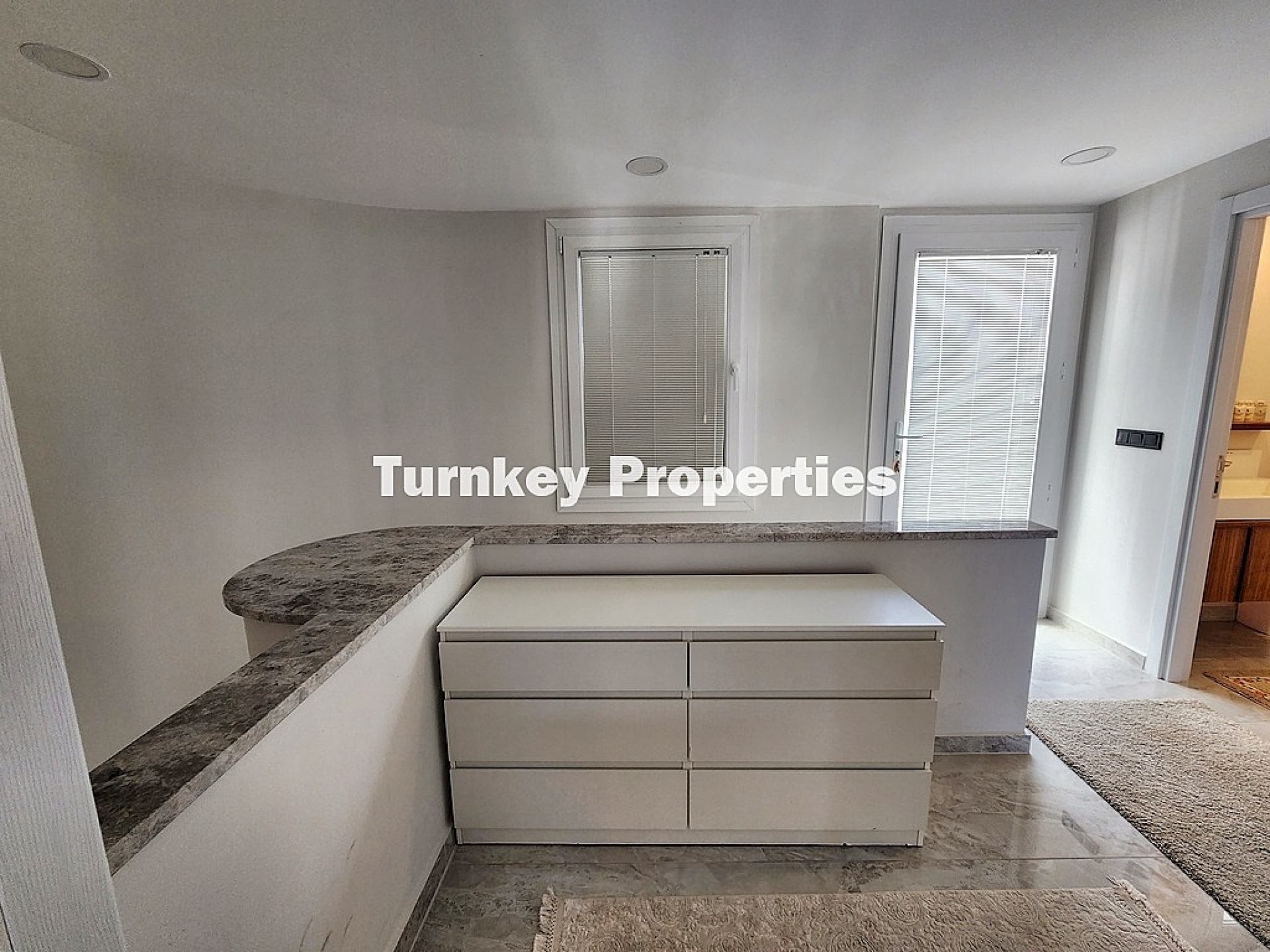 Adabükü Satılık Konut Doğa İçinde Geniş Sosyal Alanlı Proje Yaşam