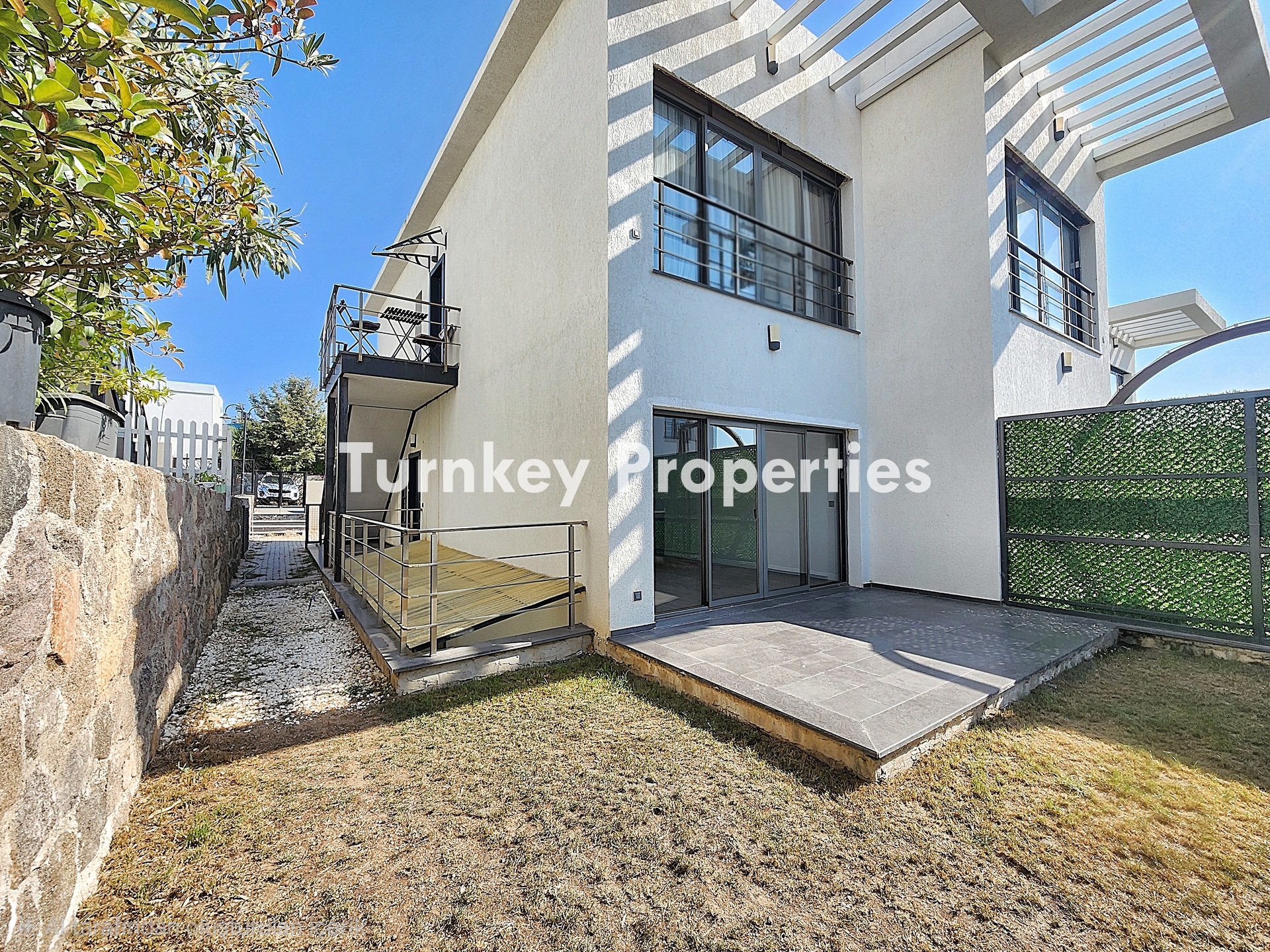 Bitez Satılık Bahçeli Dubleks Villa Bahçeşehir Koleji Karşısı