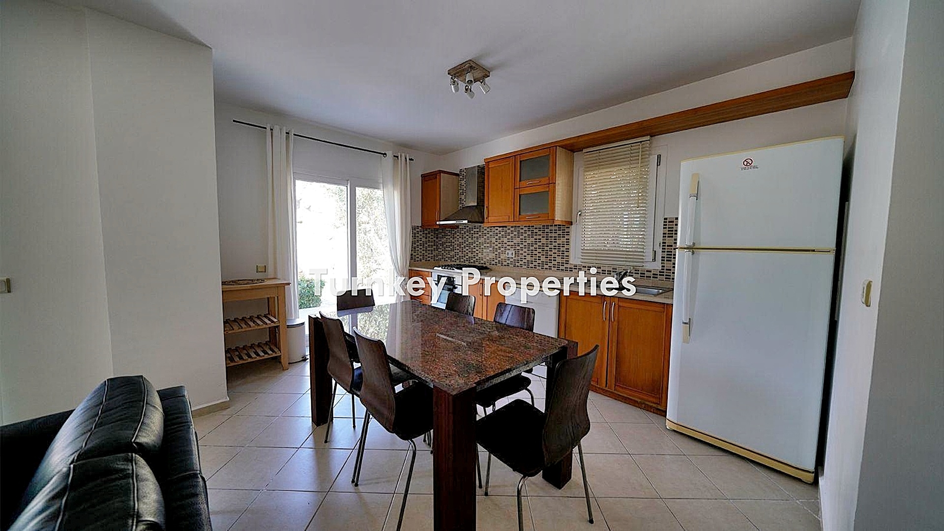 Koyunbaba Satılık Müstakil Villa Site İçerisinde Bahçeli Havuzlu