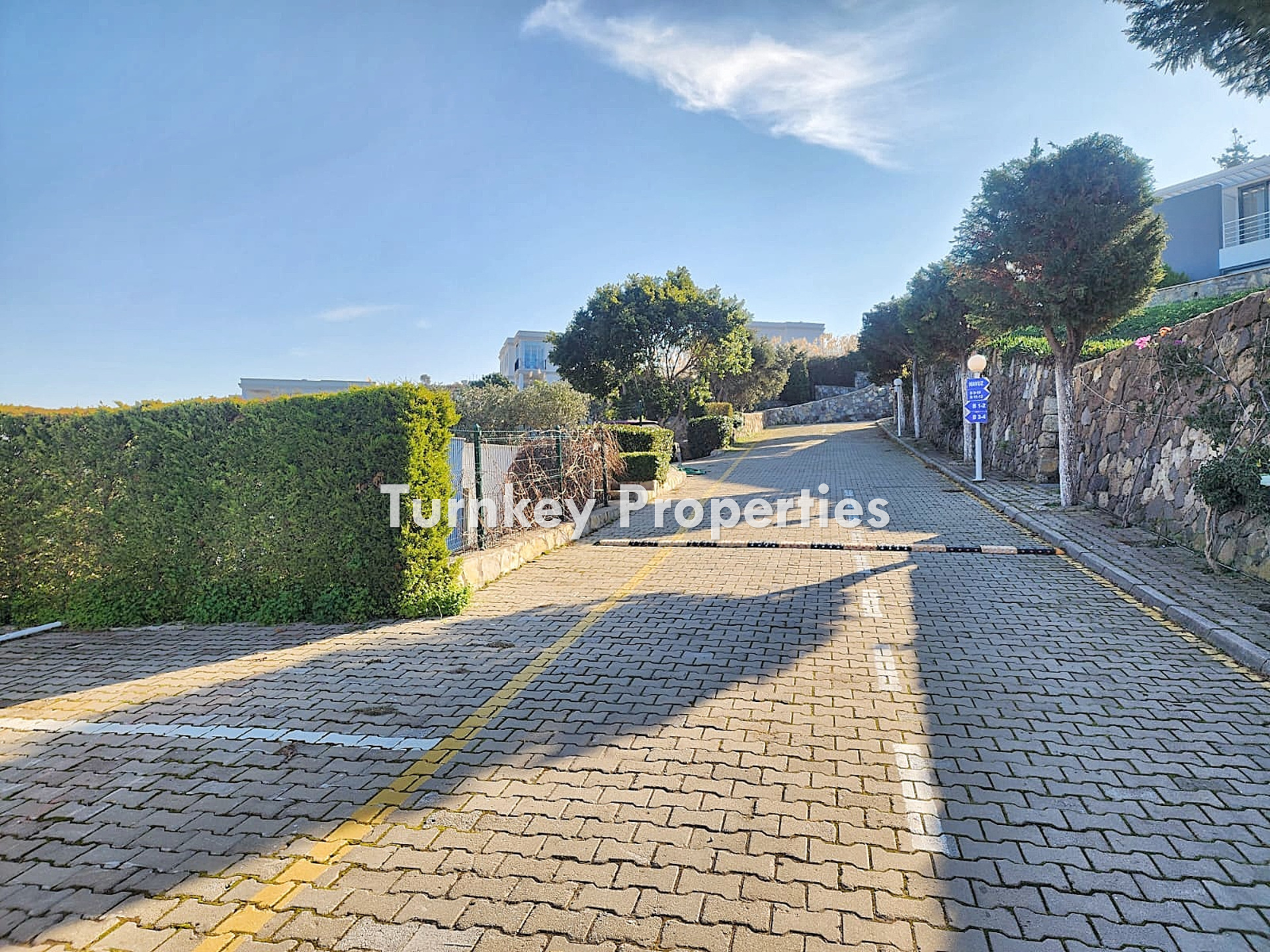 Yalıkavak'ta Satılık İkiz Villa Deniz Manzaralı 24 Saat Güvenlik