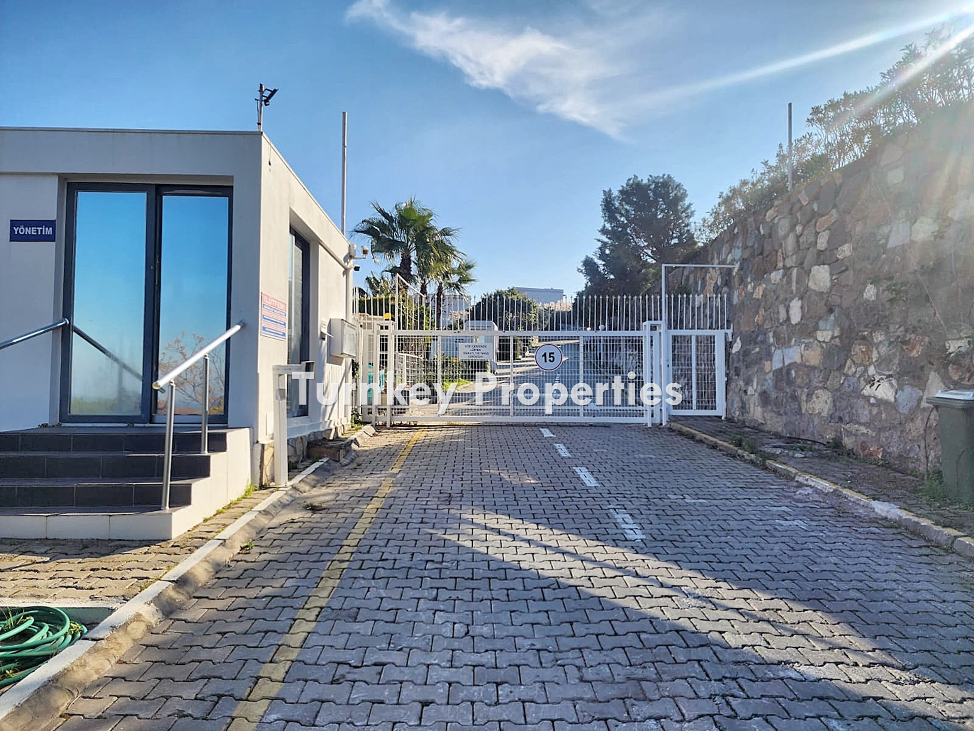 Yalıkavak'ta Satılık İkiz Villa Deniz Manzaralı 24 Saat Güvenlik
