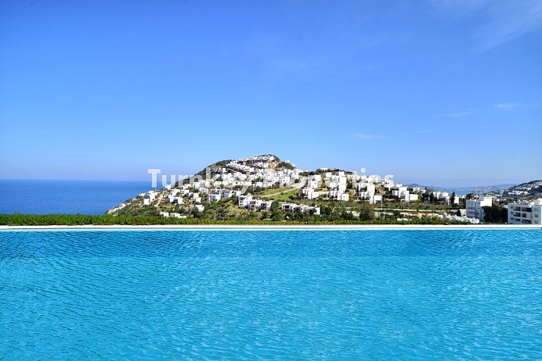 Yalıkavak'ta Satılık İkiz Villa Deniz Manzaralı 24 Saat Güvenlik