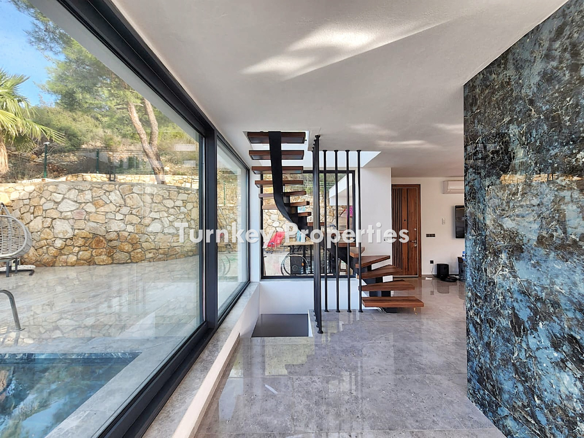 Torba Satılık Villa Deniz Manzaralı Bahçeli Özel Konumlu Site İçi