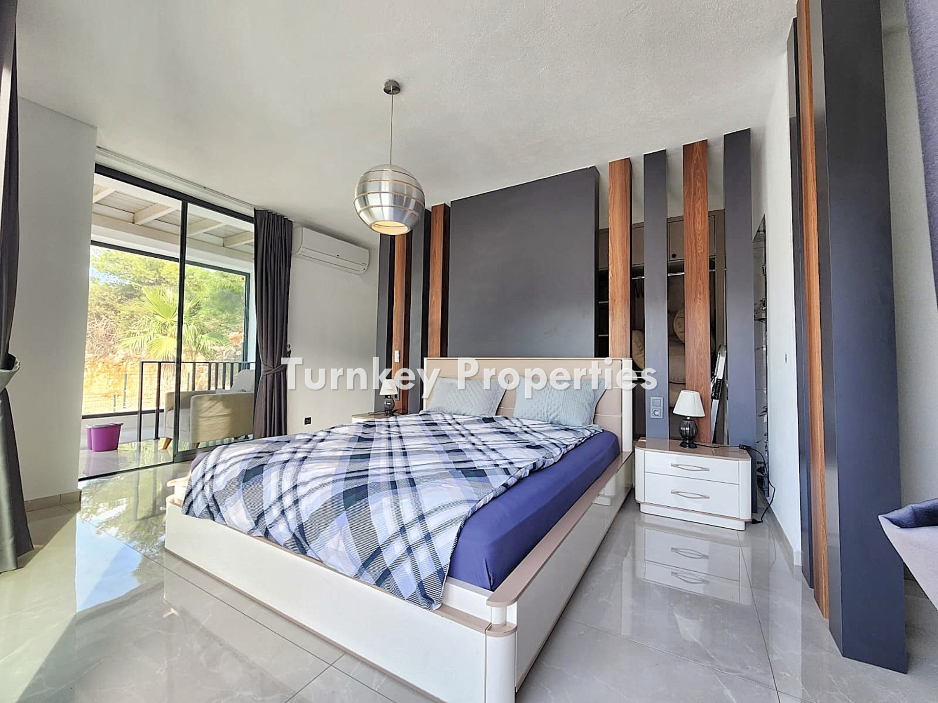 Torba Satılık Villa Deniz Manzaralı Bahçeli Özel Konumlu Site İçi