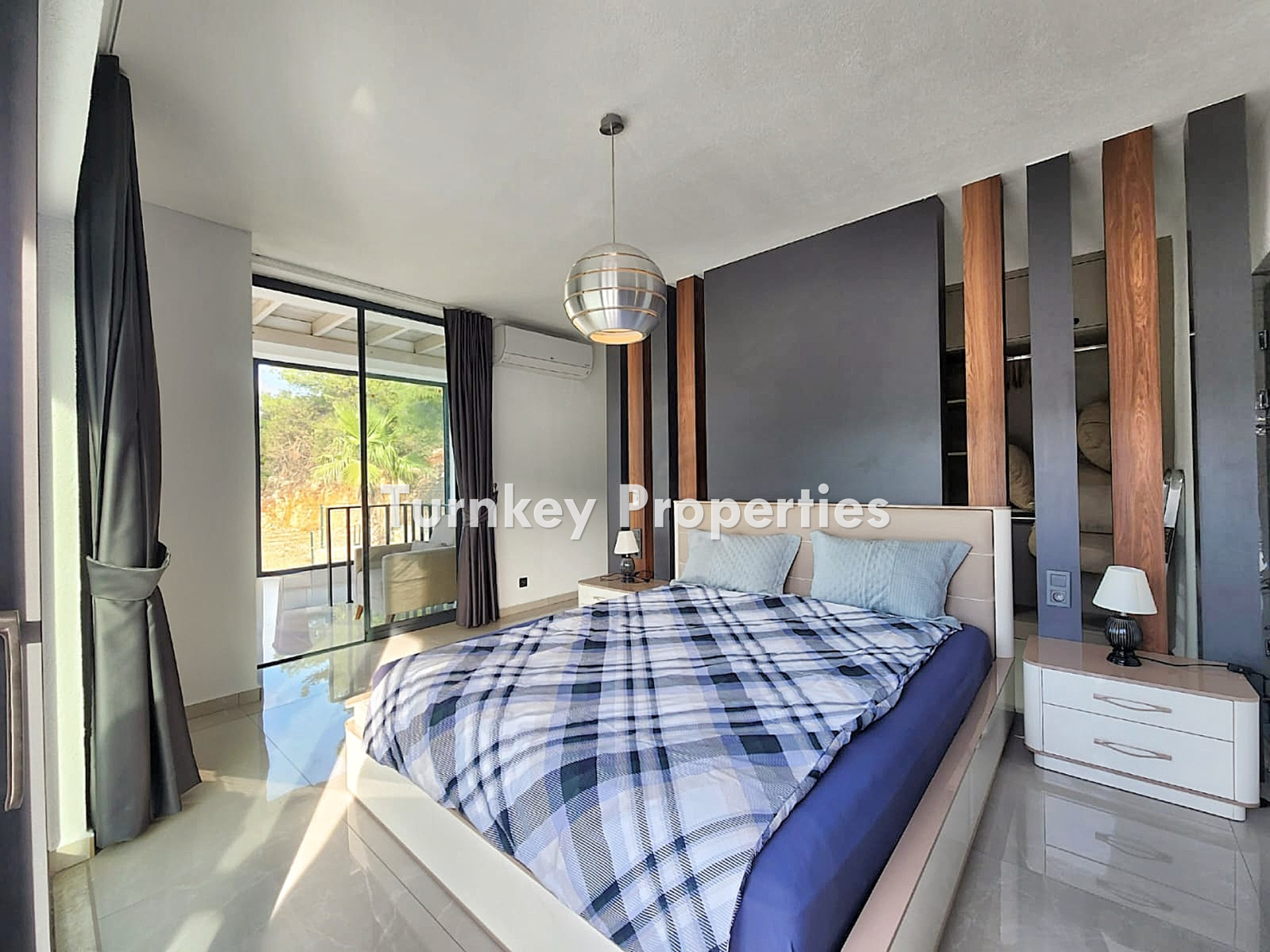 Torba Satılık Villa Deniz Manzaralı Bahçeli Özel Konumlu Site İçi