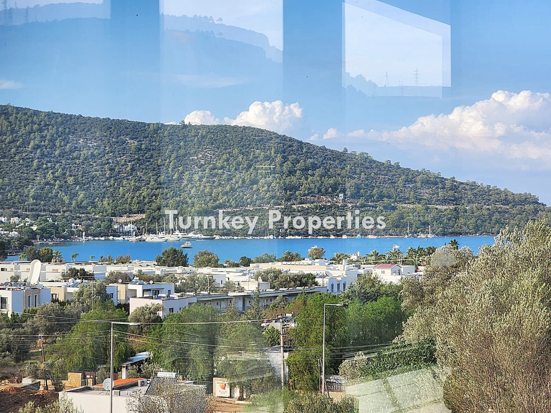 Torba Satılık Villa Deniz Manzaralı Bahçeli Özel Konumlu Site İçi