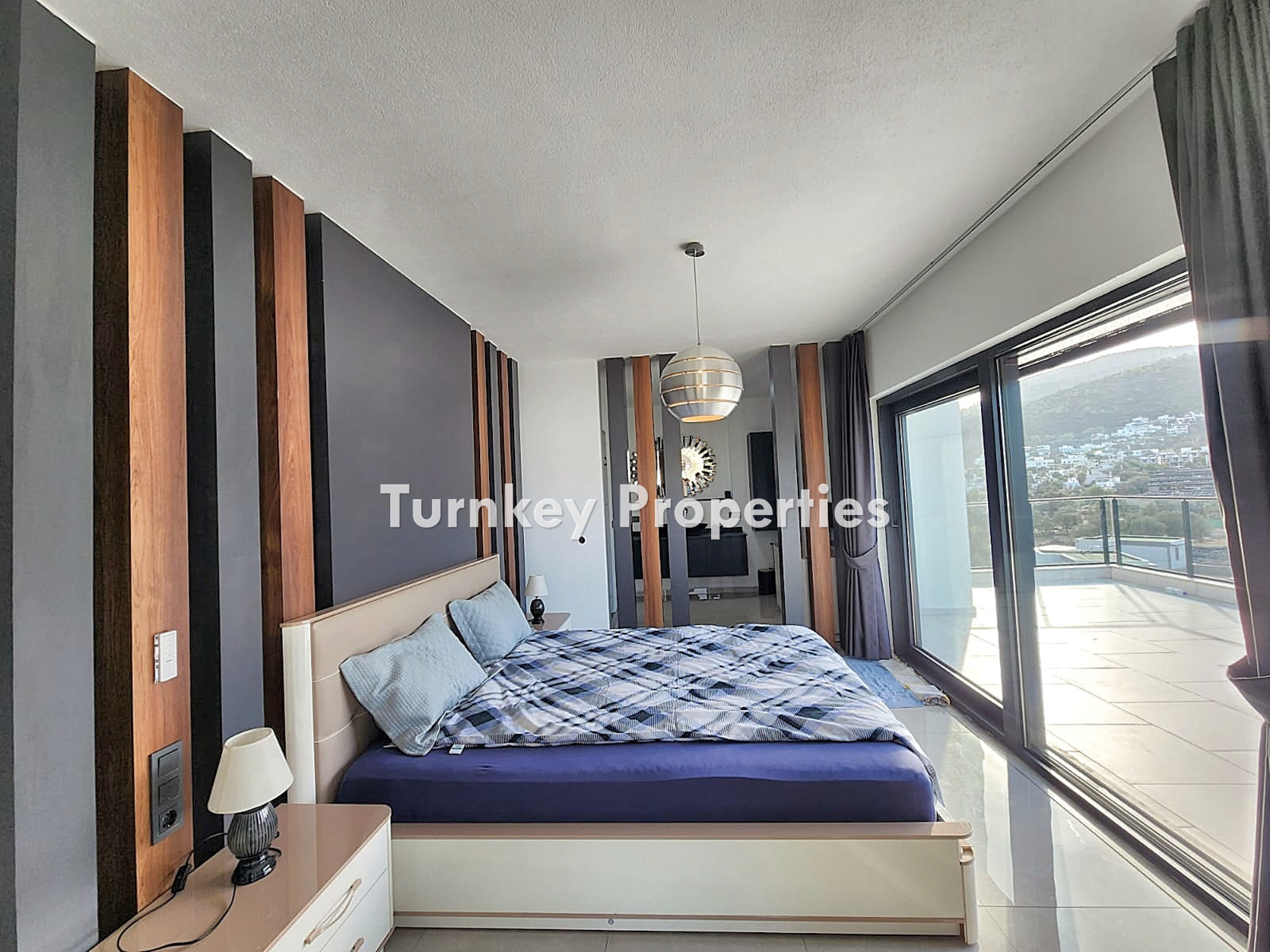 Torba Satılık Villa Deniz Manzaralı Bahçeli Özel Konumlu Site İçi