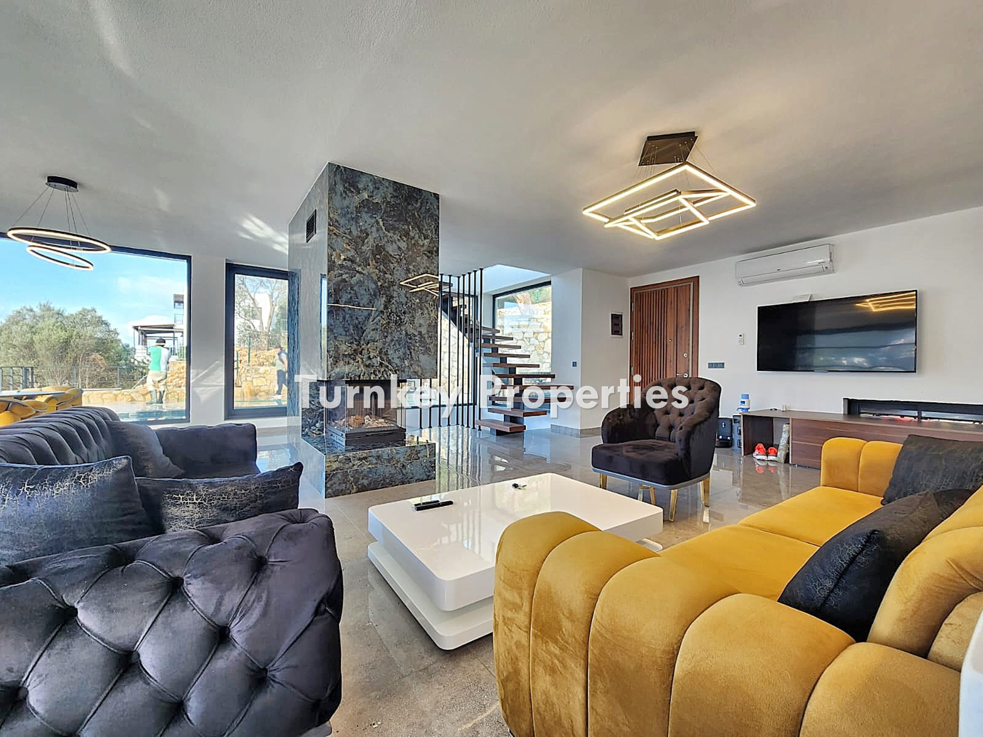 Torba Satılık Villa Deniz Manzaralı Bahçeli Özel Konumlu Site İçi