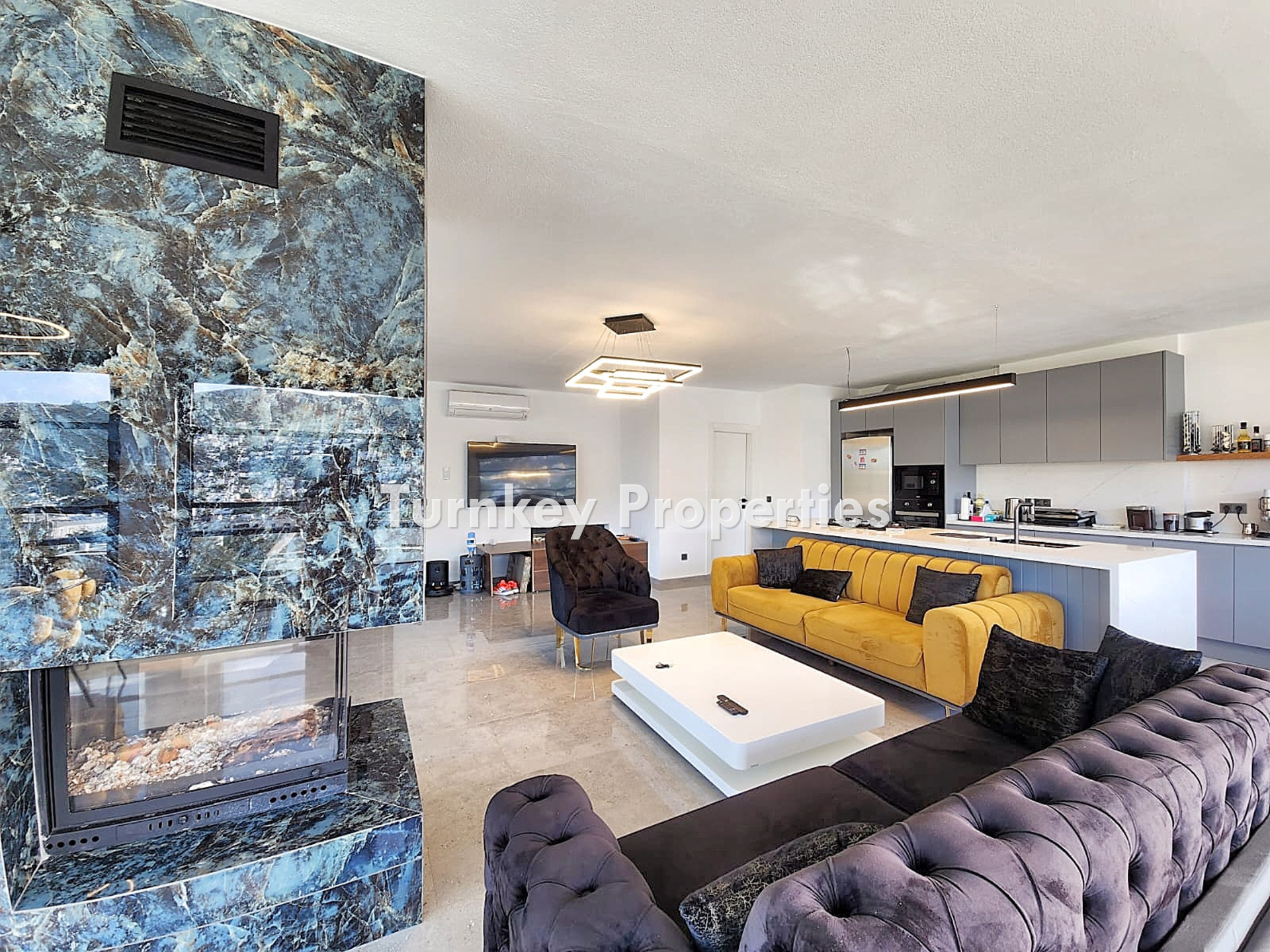 Torba Satılık Villa Deniz Manzaralı Bahçeli Özel Konumlu Site İçi