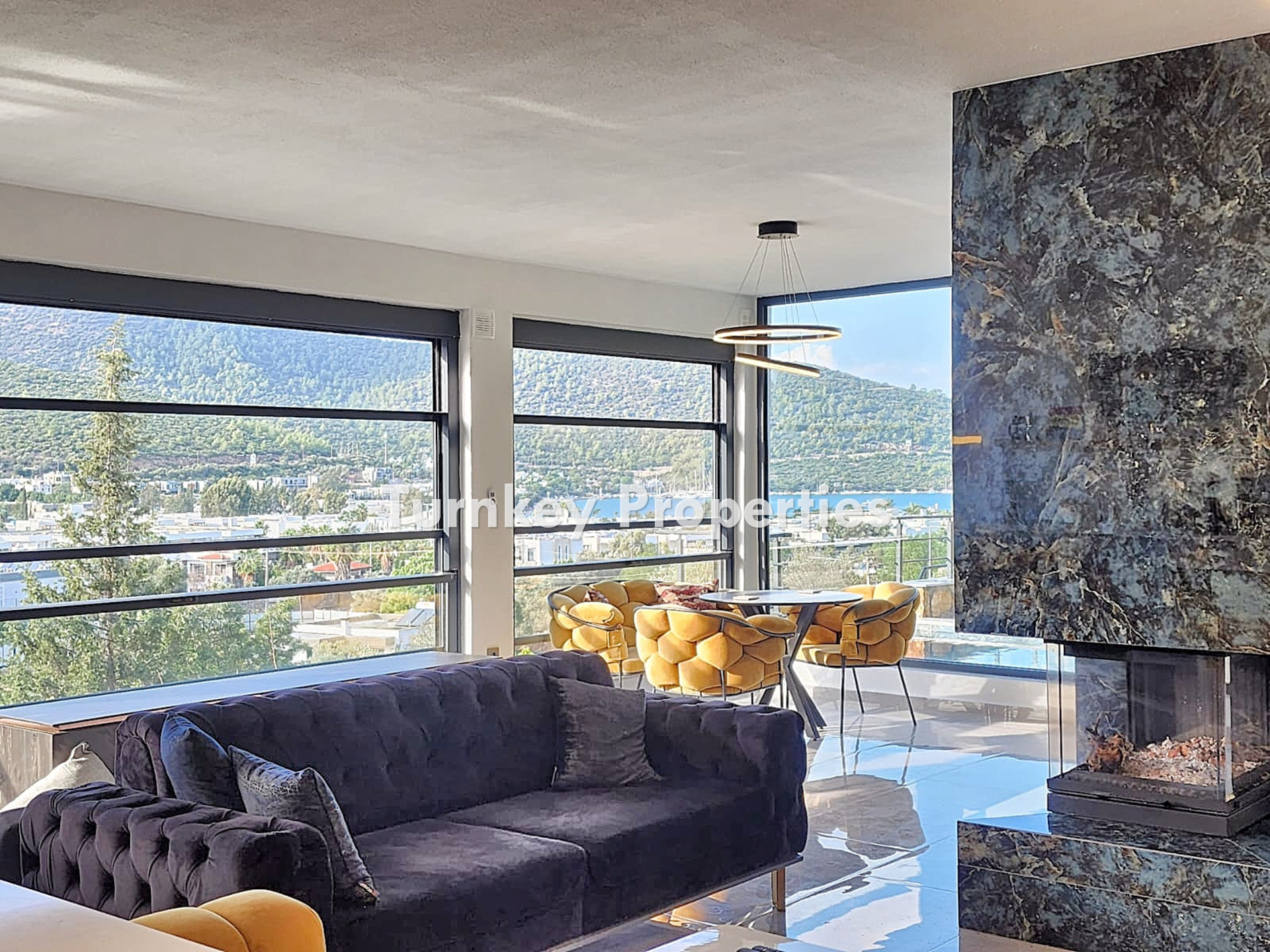 Torba Satılık Villa Deniz Manzaralı Bahçeli Özel Konumlu Site İçi