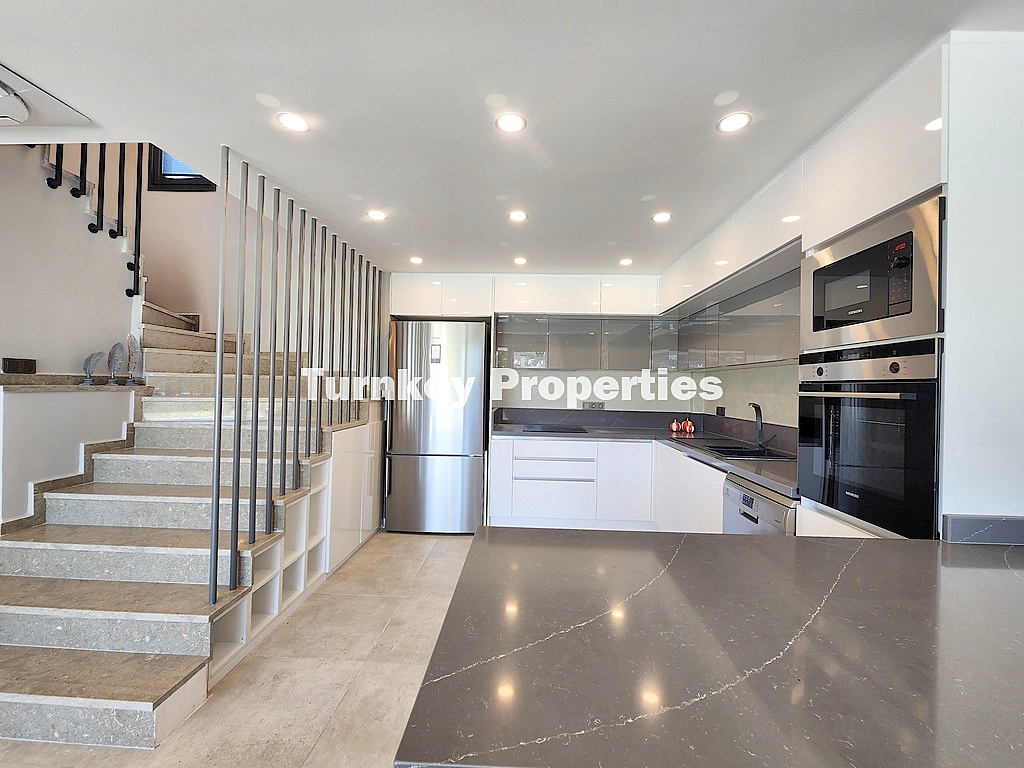 Göltürkbükü'nde Satılık 3+1 Özel Havuzlu ve Geniş Bahçeli Lüks Villa