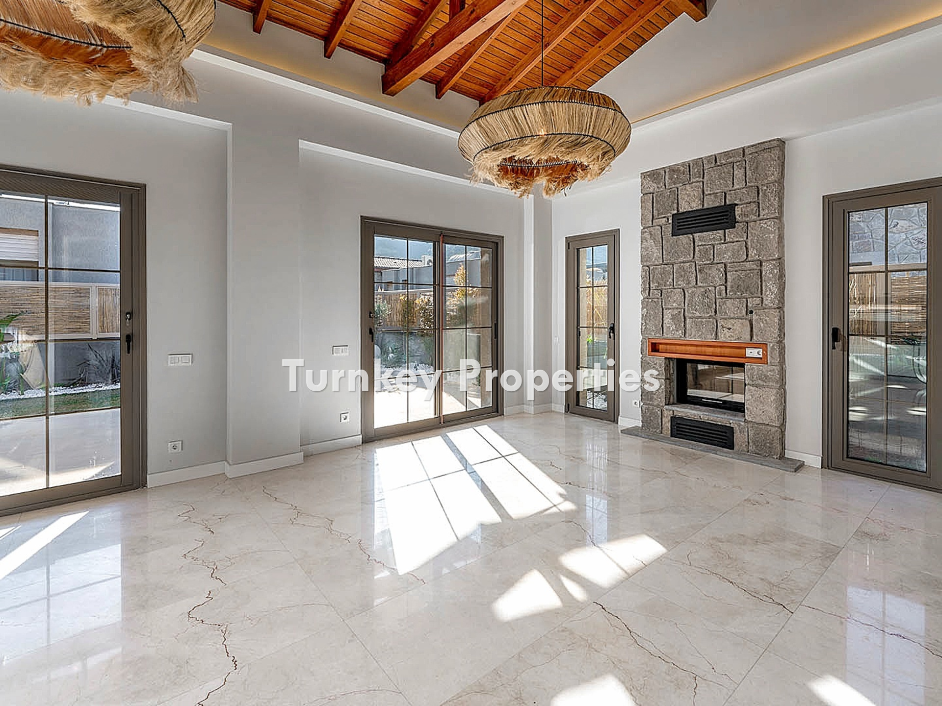 Yalıçiftlik Satılık Villa Hobi Bahçeli Özel Havuzlu  3+1 Taş Ev