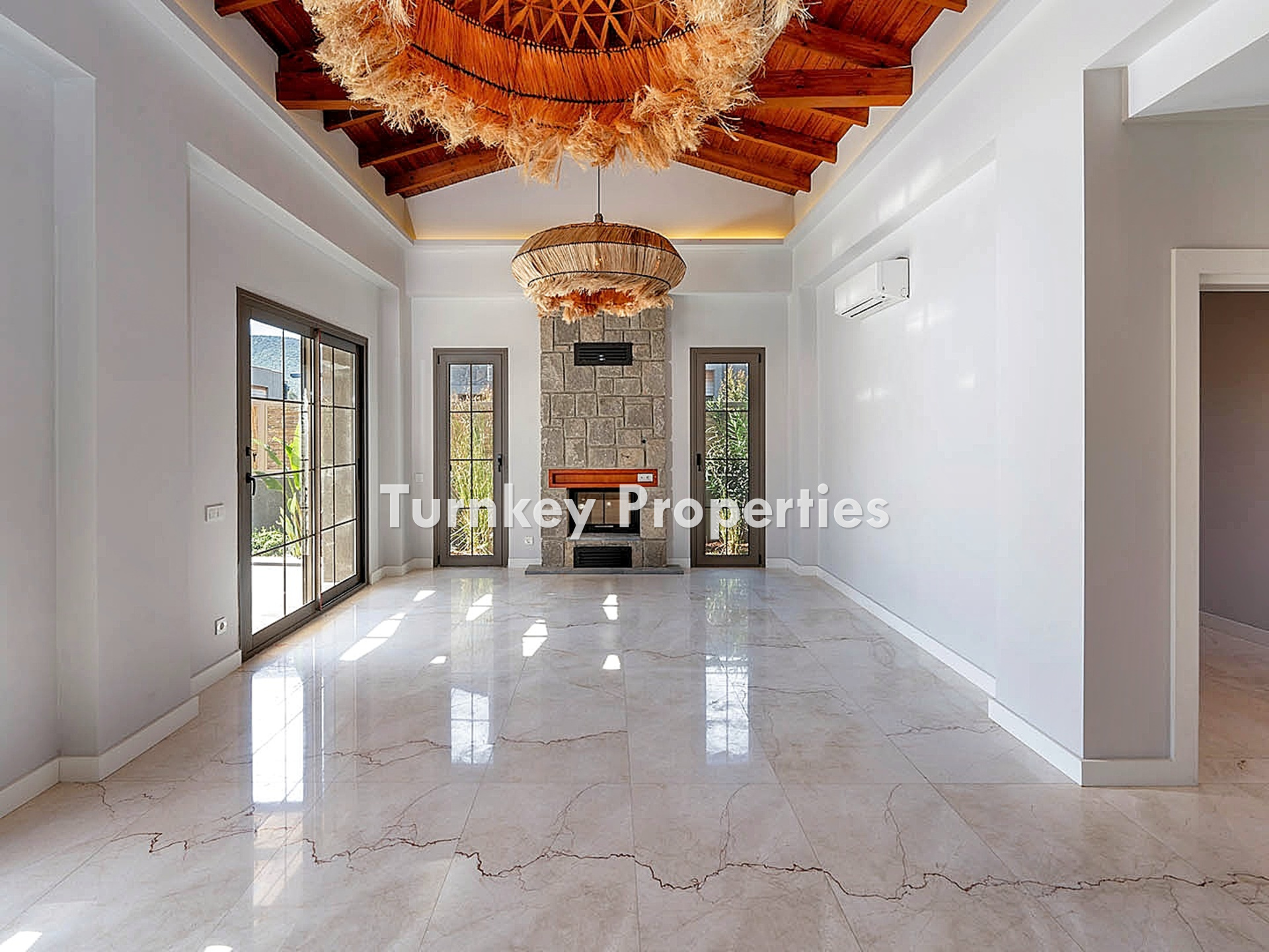 Yalıçiftlik Satılık Villa Hobi Bahçeli Özel Havuzlu  3+1 Taş Ev