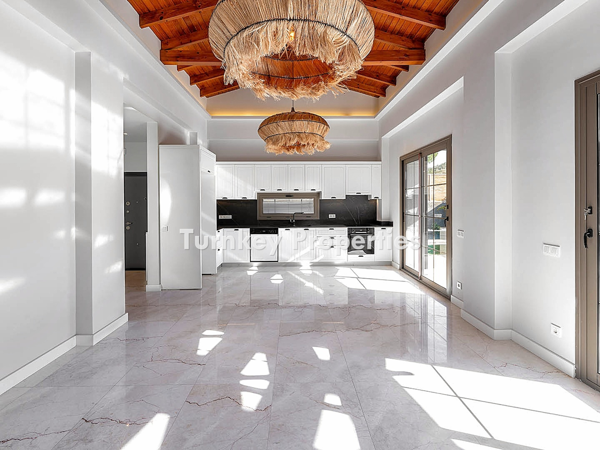 Yalıçiftlik Satılık Villa Hobi Bahçeli Özel Havuzlu  3+1 Taş Ev