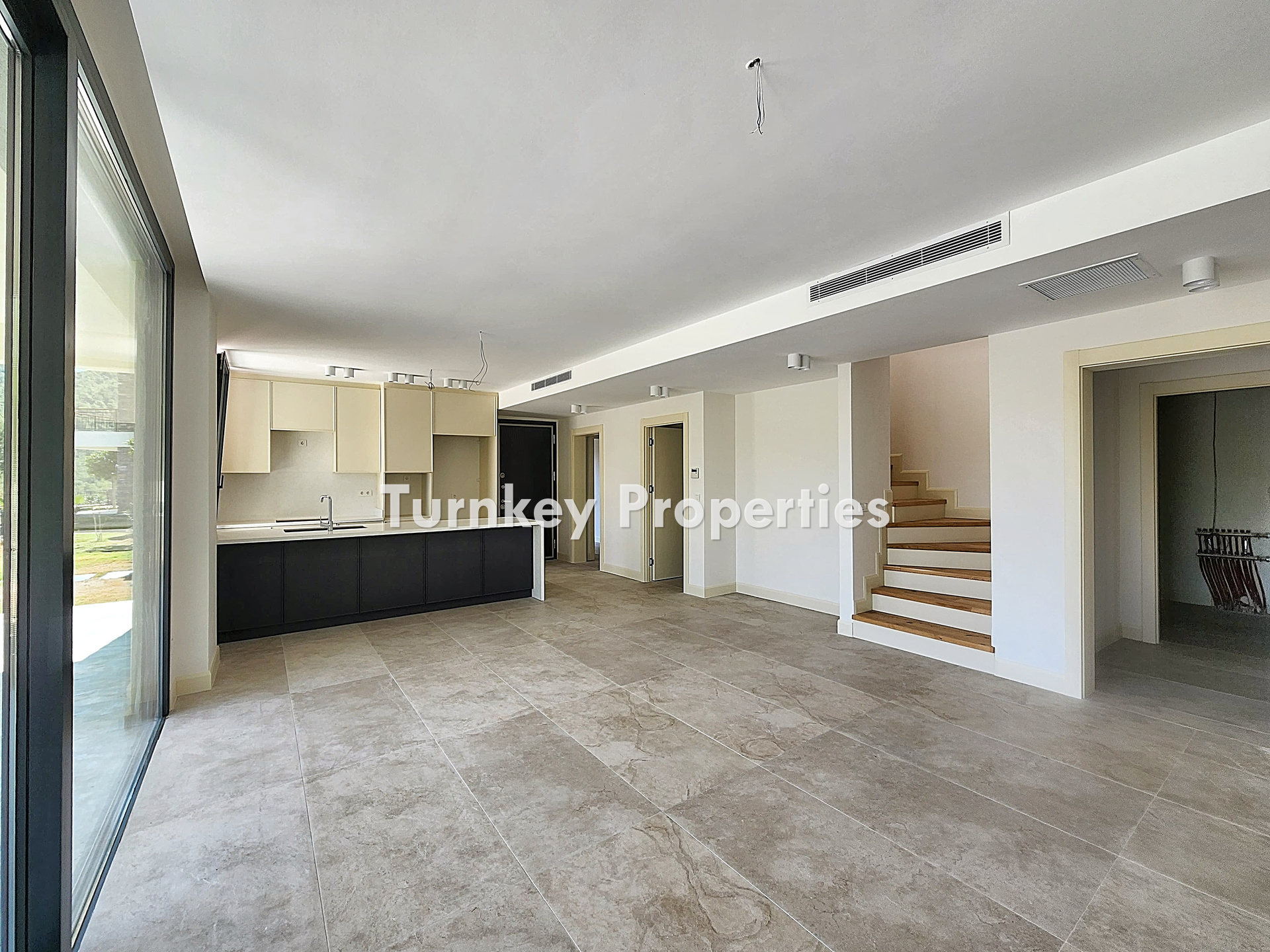 Yalıçiftlik Satılık Villa Özel Havuzlu Doğa Manzaralı Bahçeli Ev