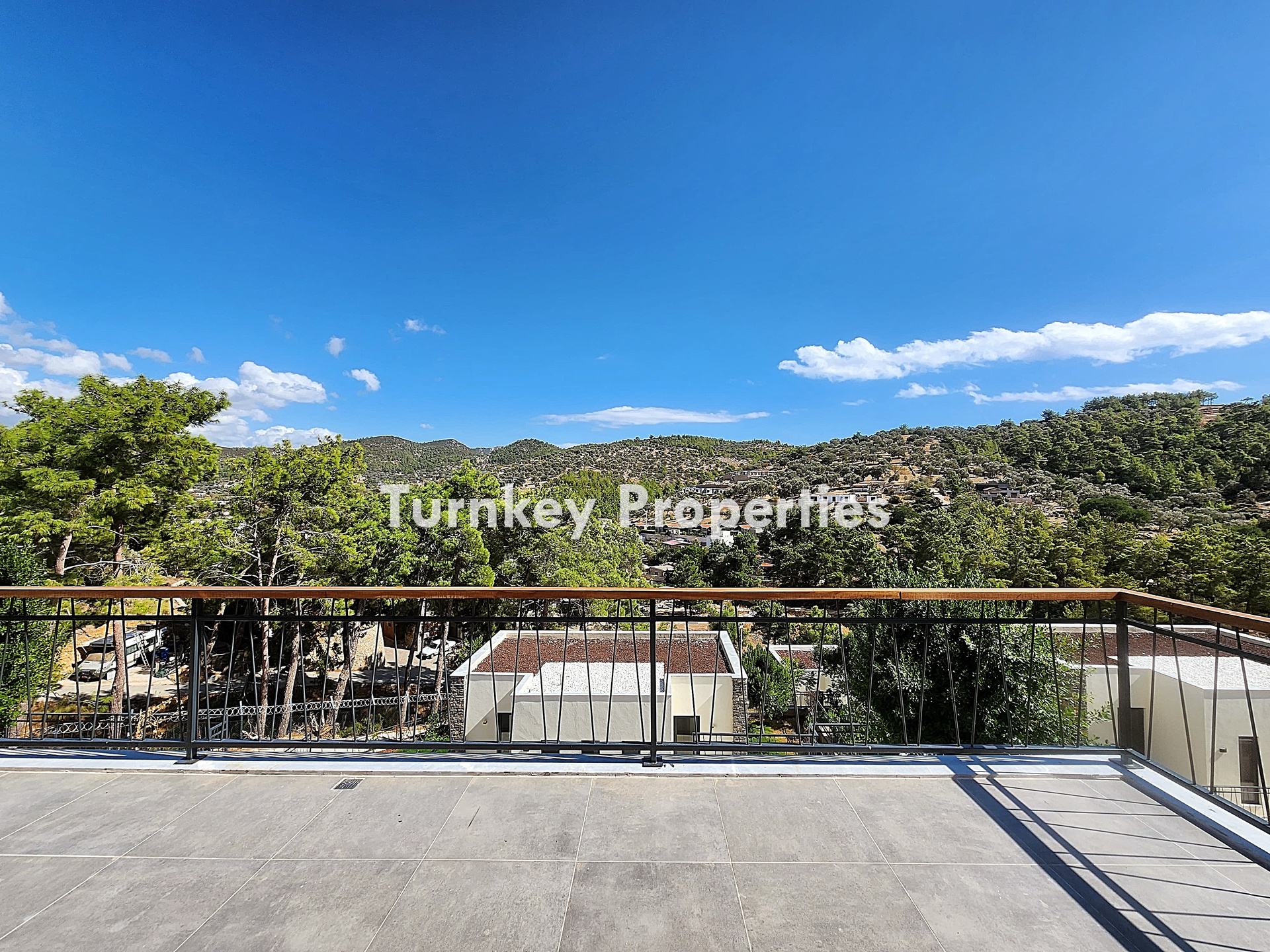 Yalıçiftlik Satılık Villa Özel Havuzlu Doğa Manzaralı Bahçeli Ev