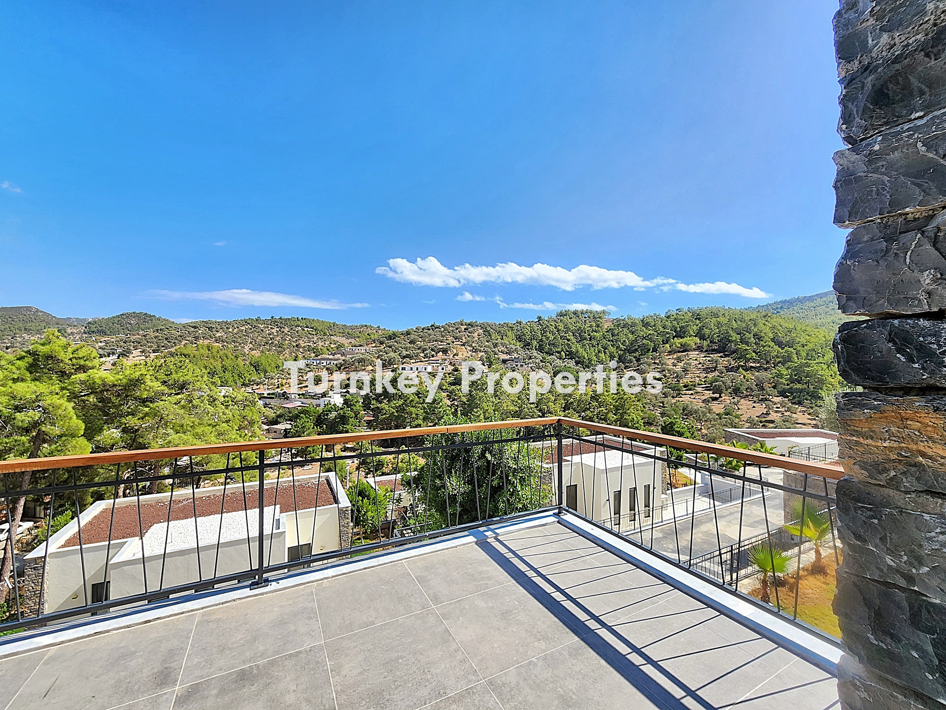 Yalıçiftlik Satılık Villa Özel Havuzlu Doğa Manzaralı Bahçeli Ev