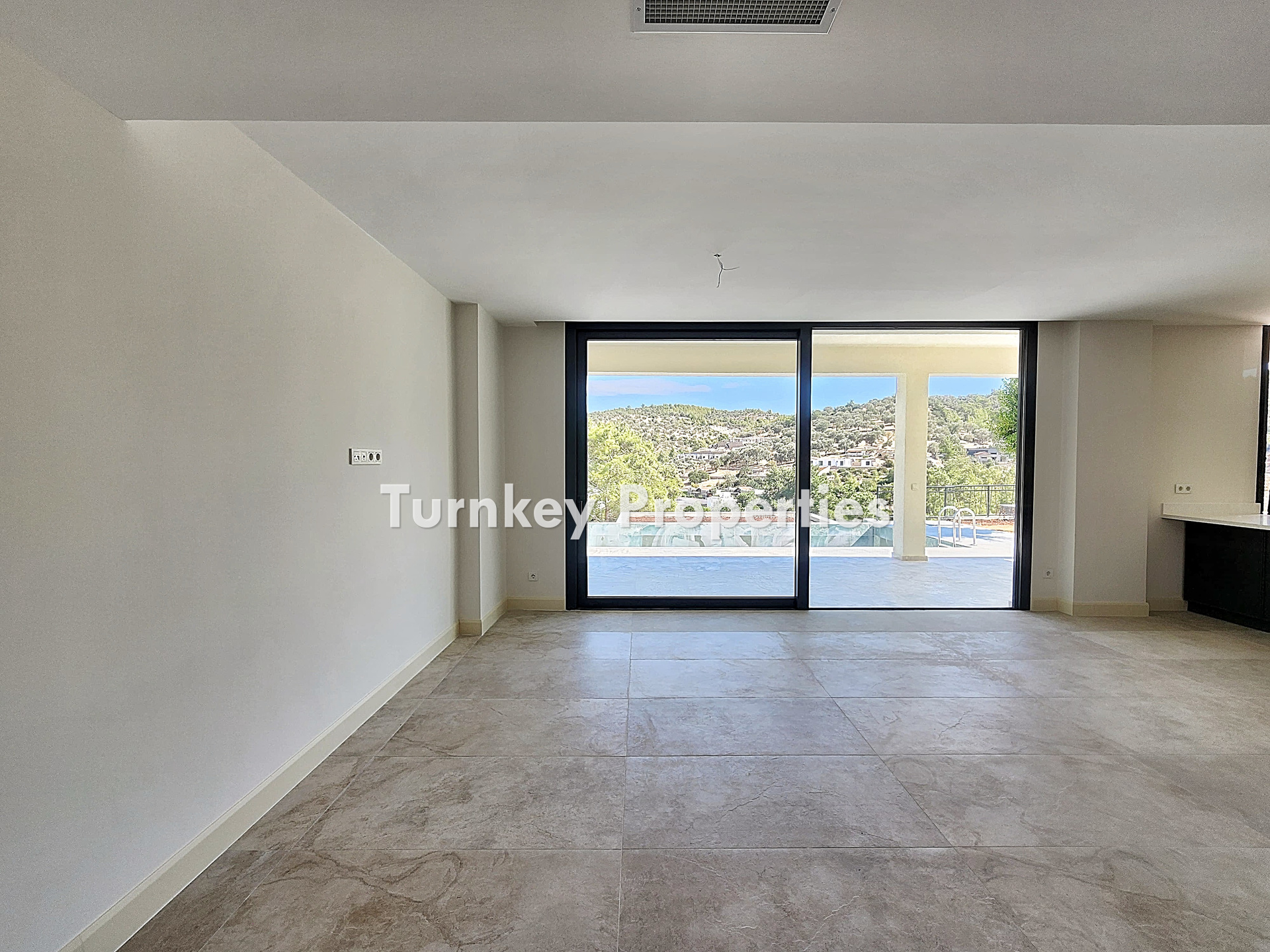 Yalıçiftlik Satılık Villa Özel Havuzlu Doğa Manzaralı Bahçeli Ev