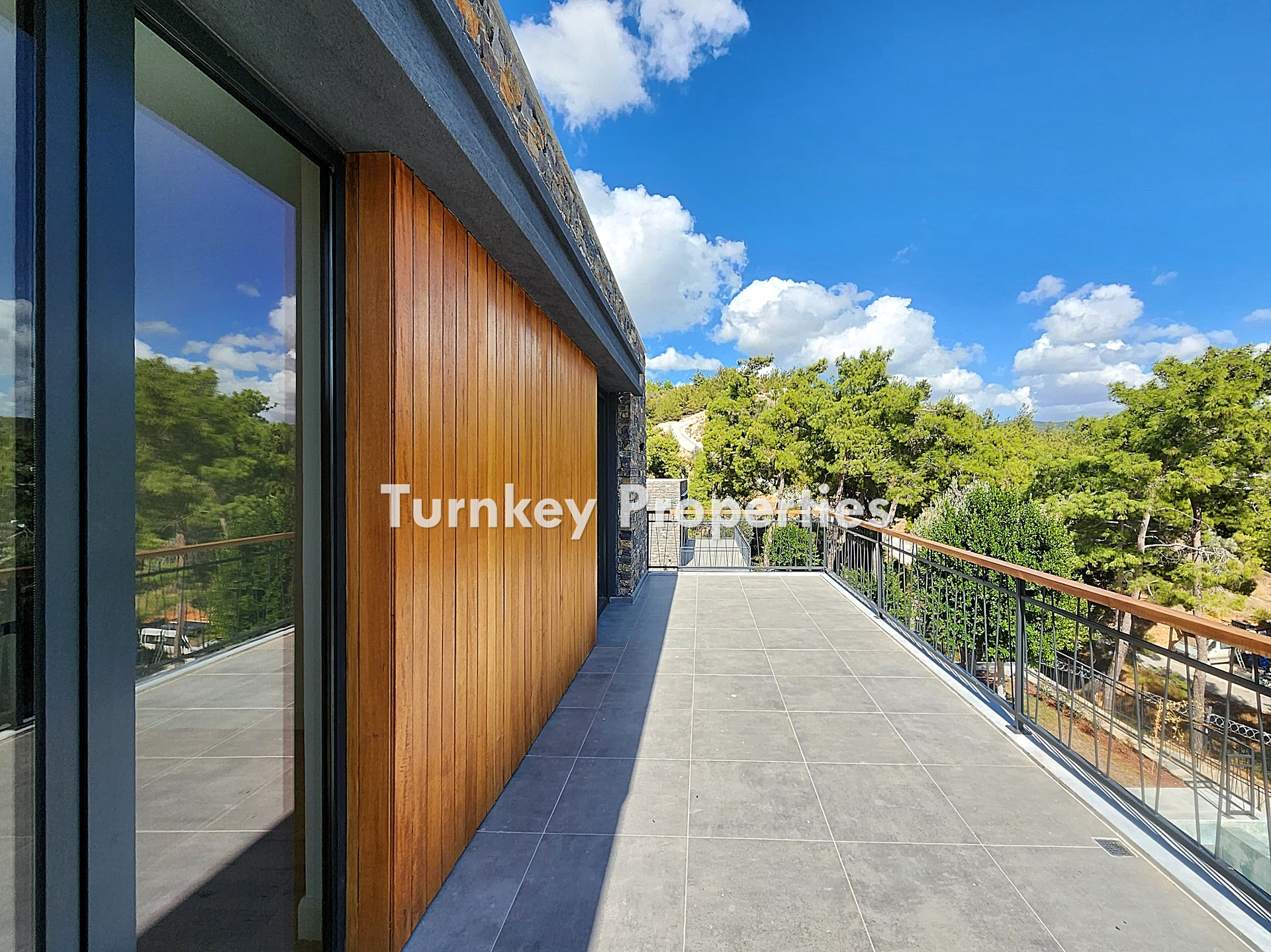 Yalıçiftlik Satılık Villa Özel Havuzlu Doğa Manzaralı Bahçeli Ev