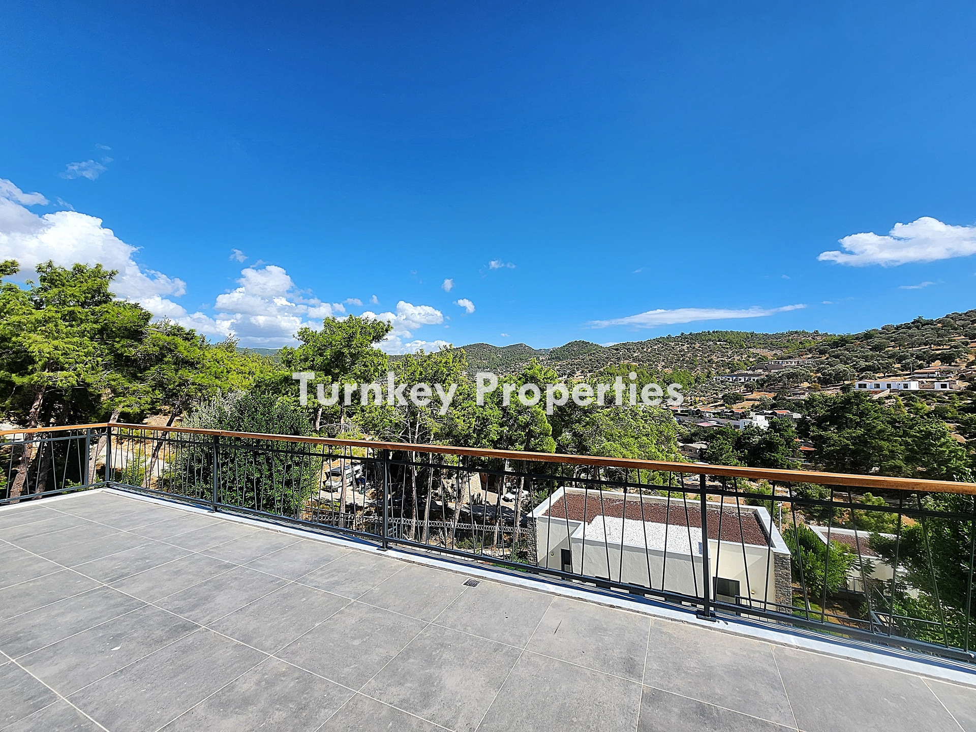 Yalıçiftlik Satılık Villa Özel Havuzlu Doğa Manzaralı Bahçeli Ev