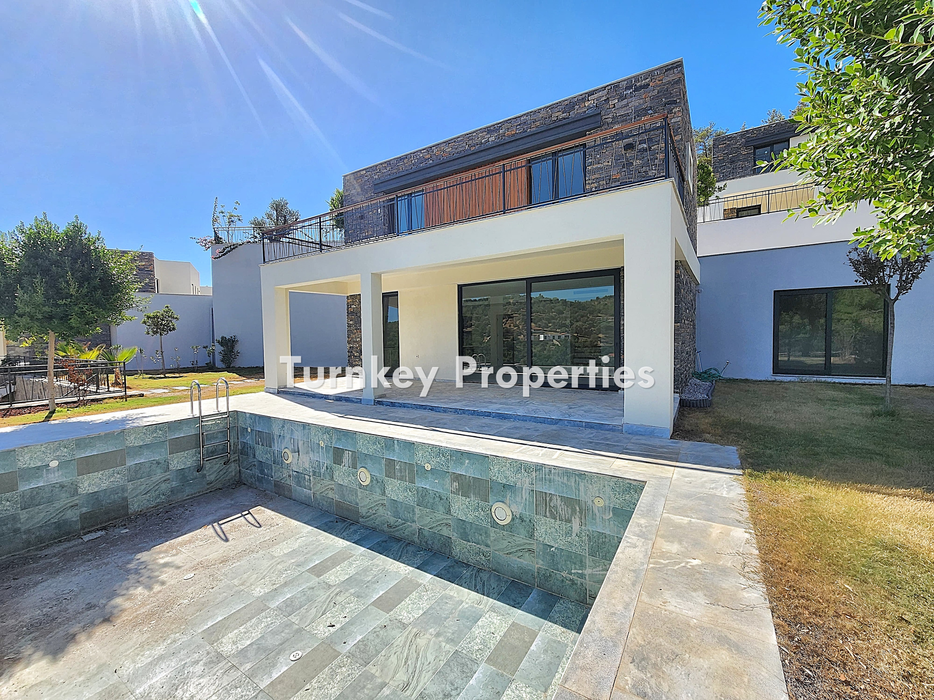 Yalıçiftlik Satılık Villa Özel Havuzlu Doğa Manzaralı Bahçeli Ev