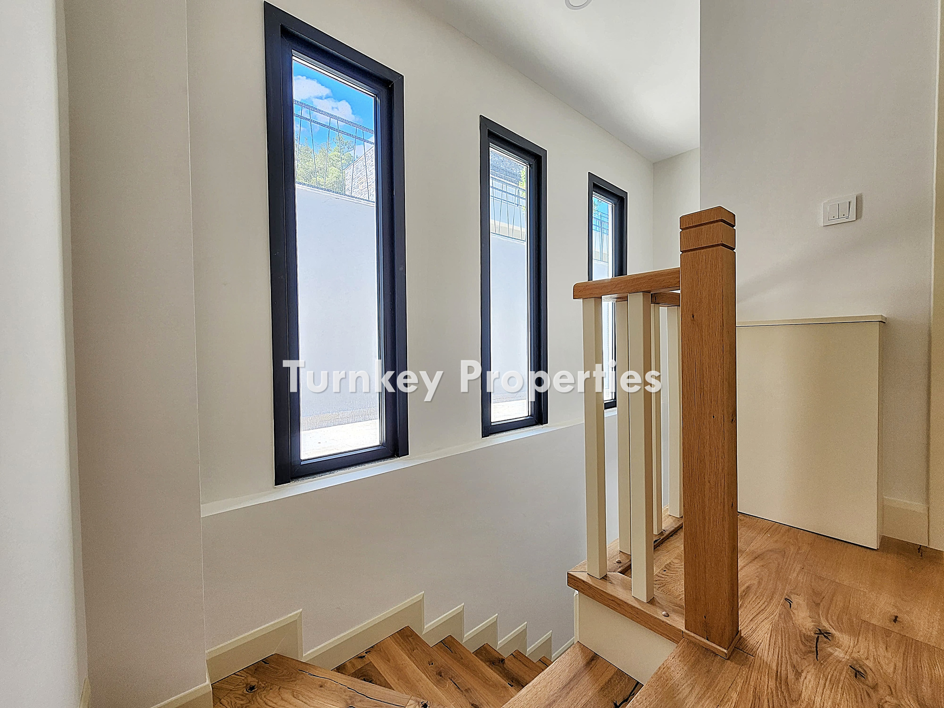 Yalıçiftlik Satılık Villa Özel Havuzlu Doğa Manzaralı Bahçeli Ev