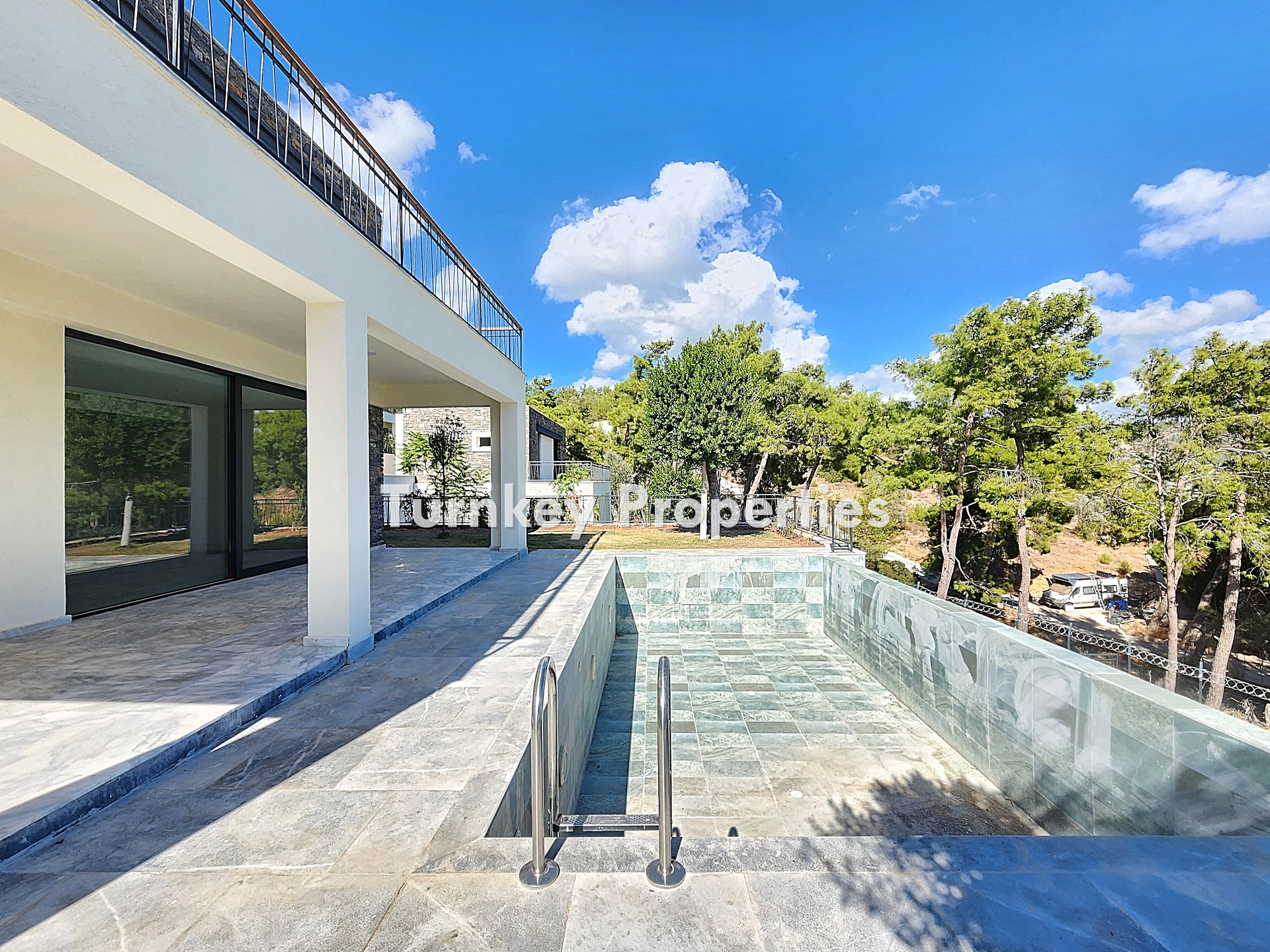 Yalıçiftlik Satılık Villa Özel Havuzlu Doğa Manzaralı Bahçeli Ev