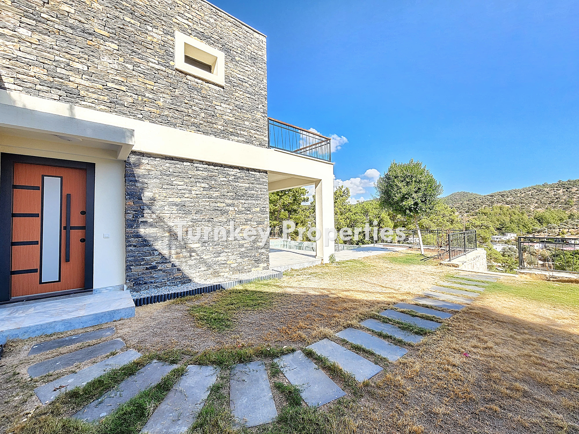 Yalıçiftlik Satılık Villa Özel Havuzlu Doğa Manzaralı Bahçeli Ev