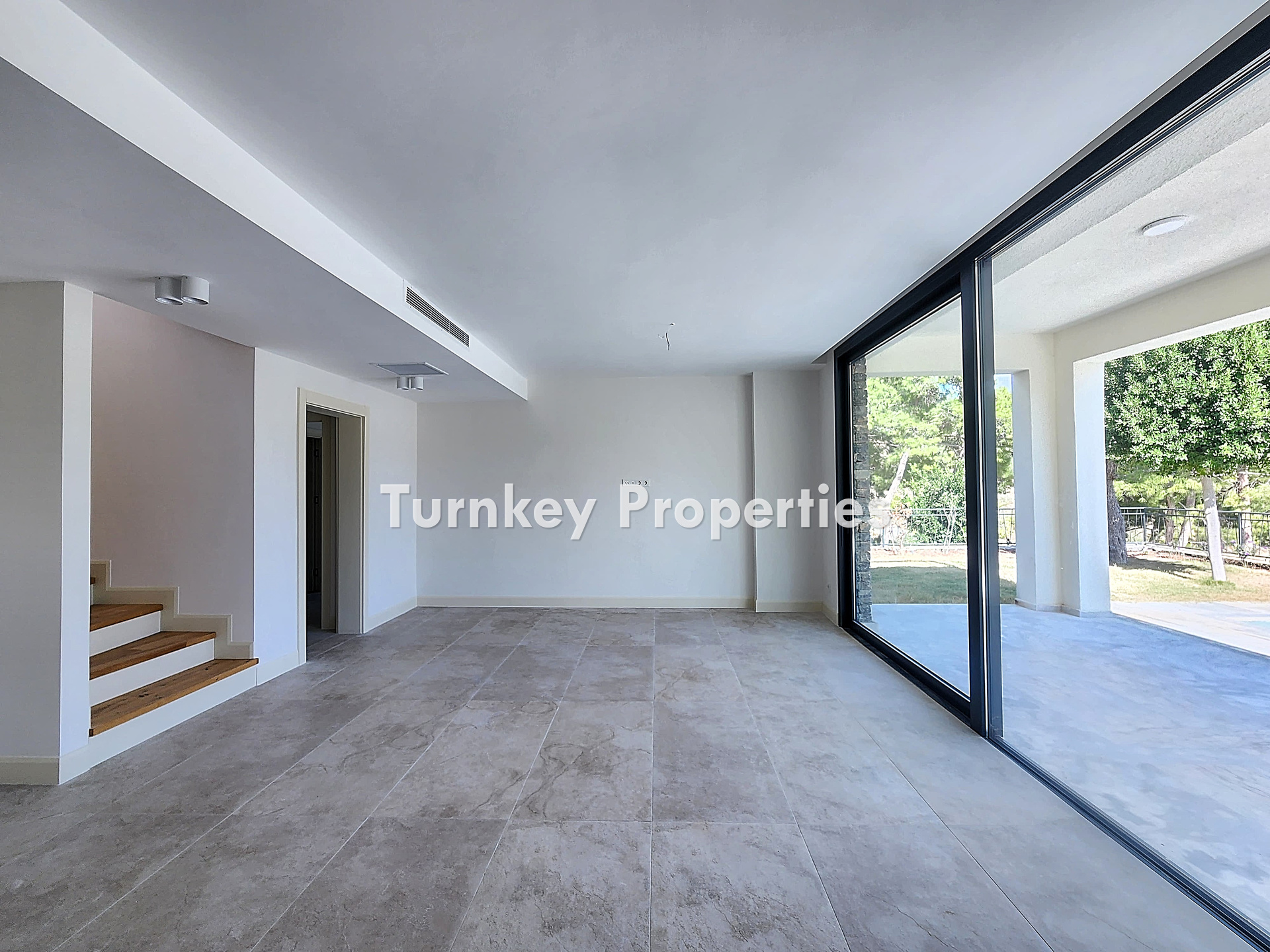 Yalıçiftlik Satılık Villa Özel Havuzlu Doğa Manzaralı Bahçeli Ev