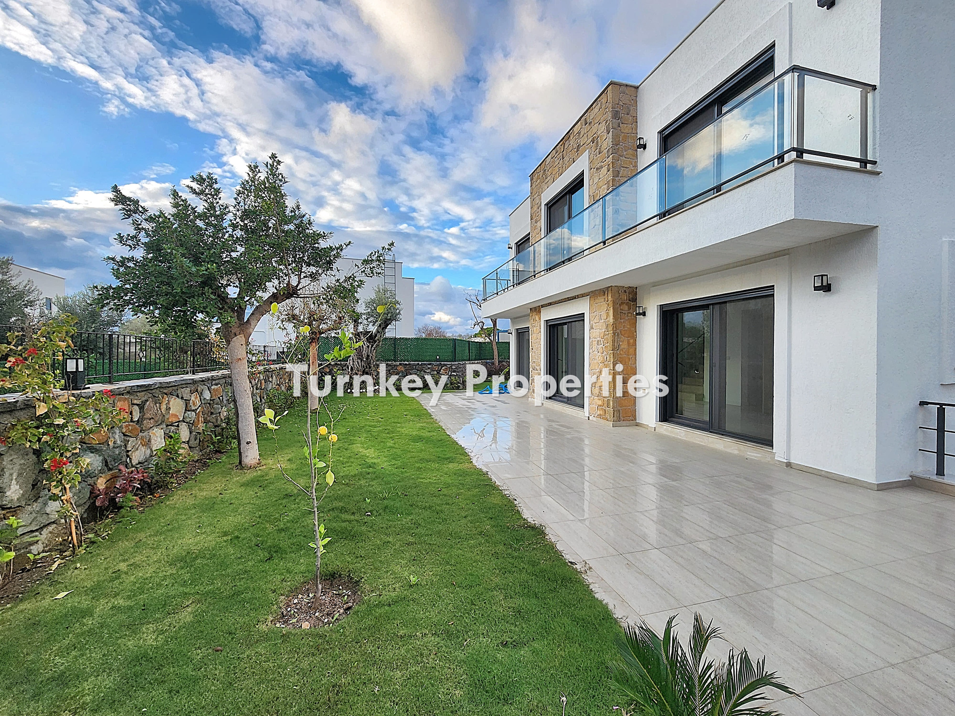 Gümüşlük Çukurbük Satılık Villa Plajlı Yürüme Mesafesinde