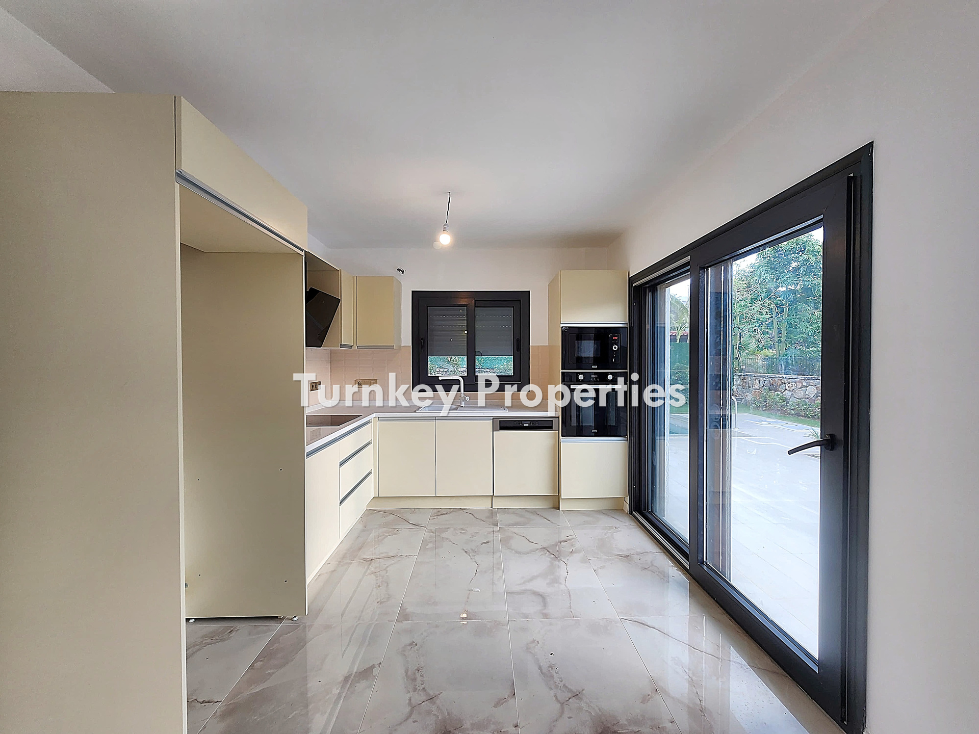 Gümüşlük Çukurbük Satılık Villa Plajlı Yürüme Mesafesinde