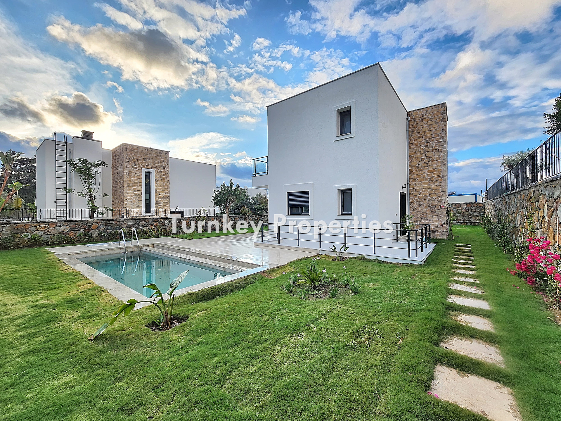 Gümüşlük Çukurbük Satılık Villa Plajlı Yürüme Mesafesinde