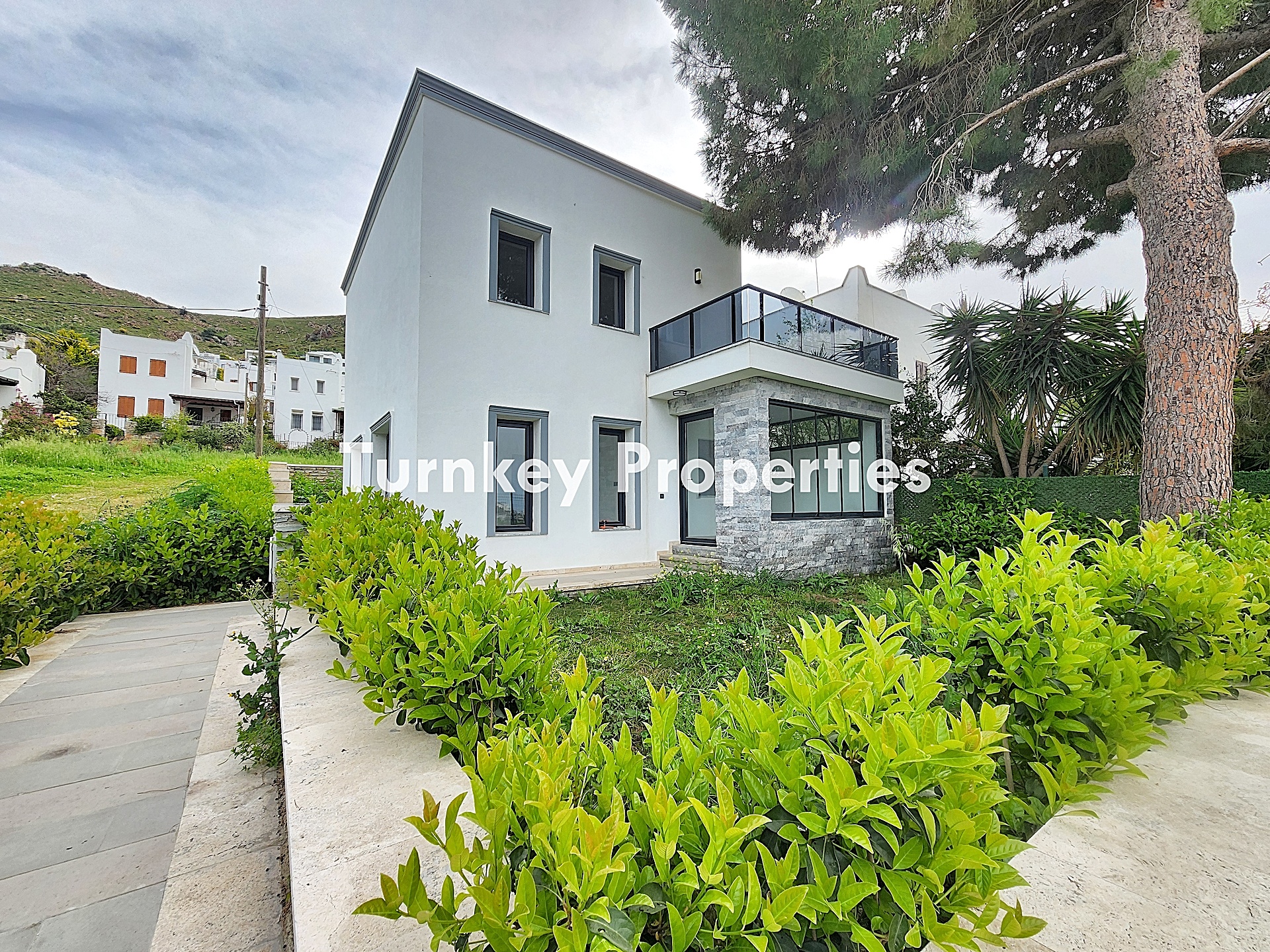 Bodrum Kadıkalesi Satılık Yazlık Ev Özel Plajlı Bahçeli Site İçi