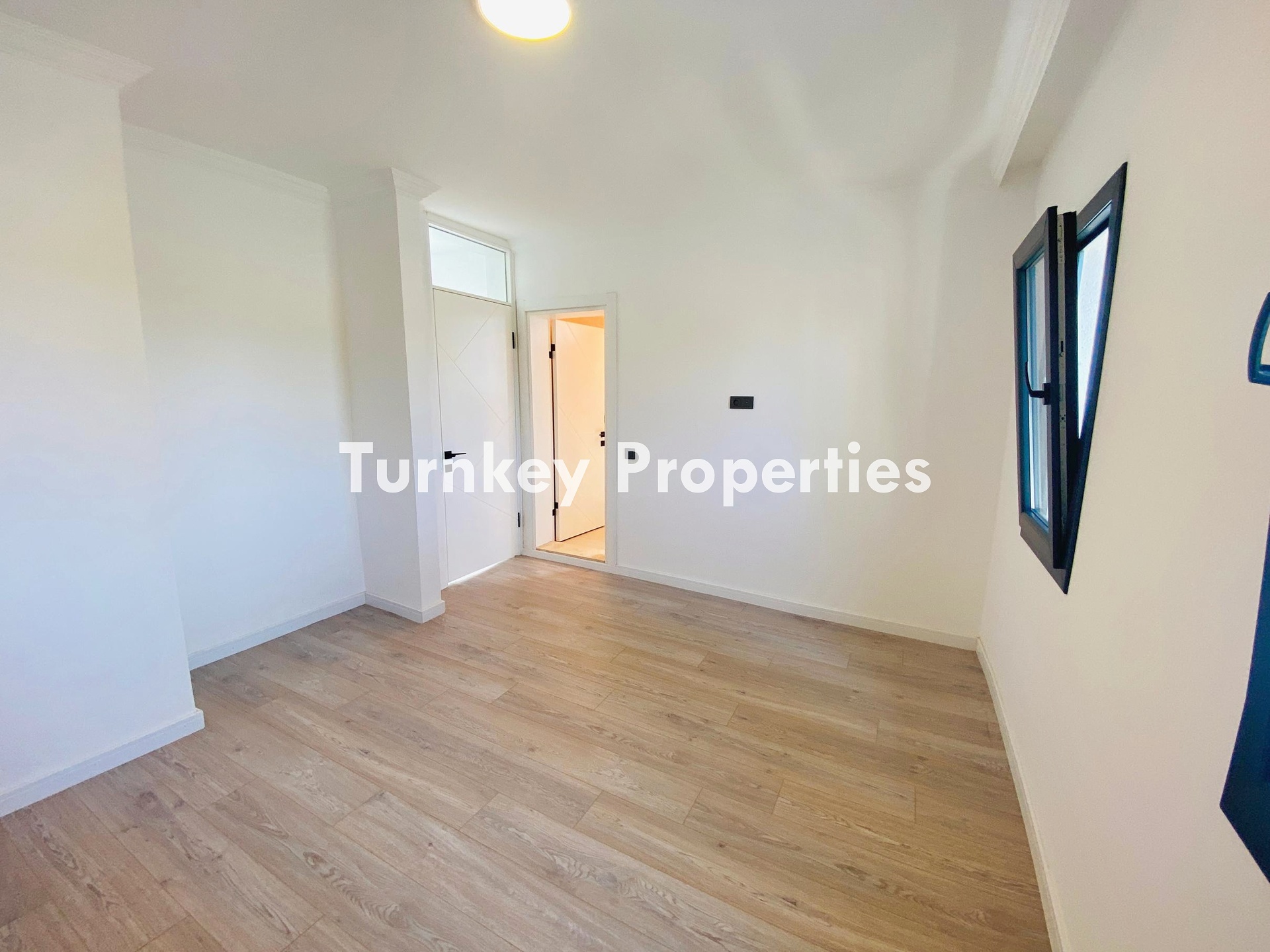 Bodrum Kadıkalesi Satılık Yazlık Ev Özel Plajlı Bahçeli Site İçi