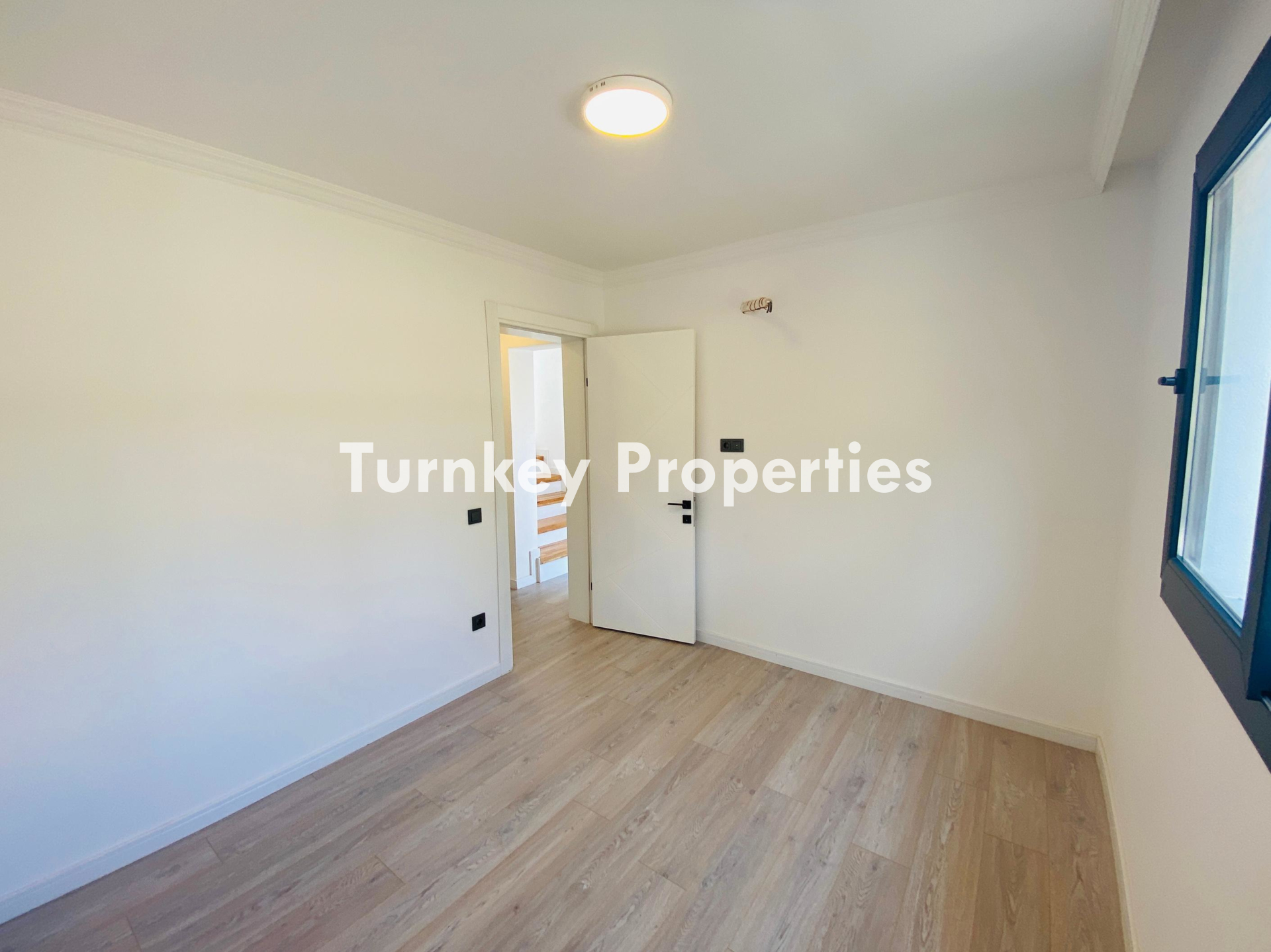 Bodrum Kadıkalesi Satılık Yazlık Ev Özel Plajlı Bahçeli Site İçi