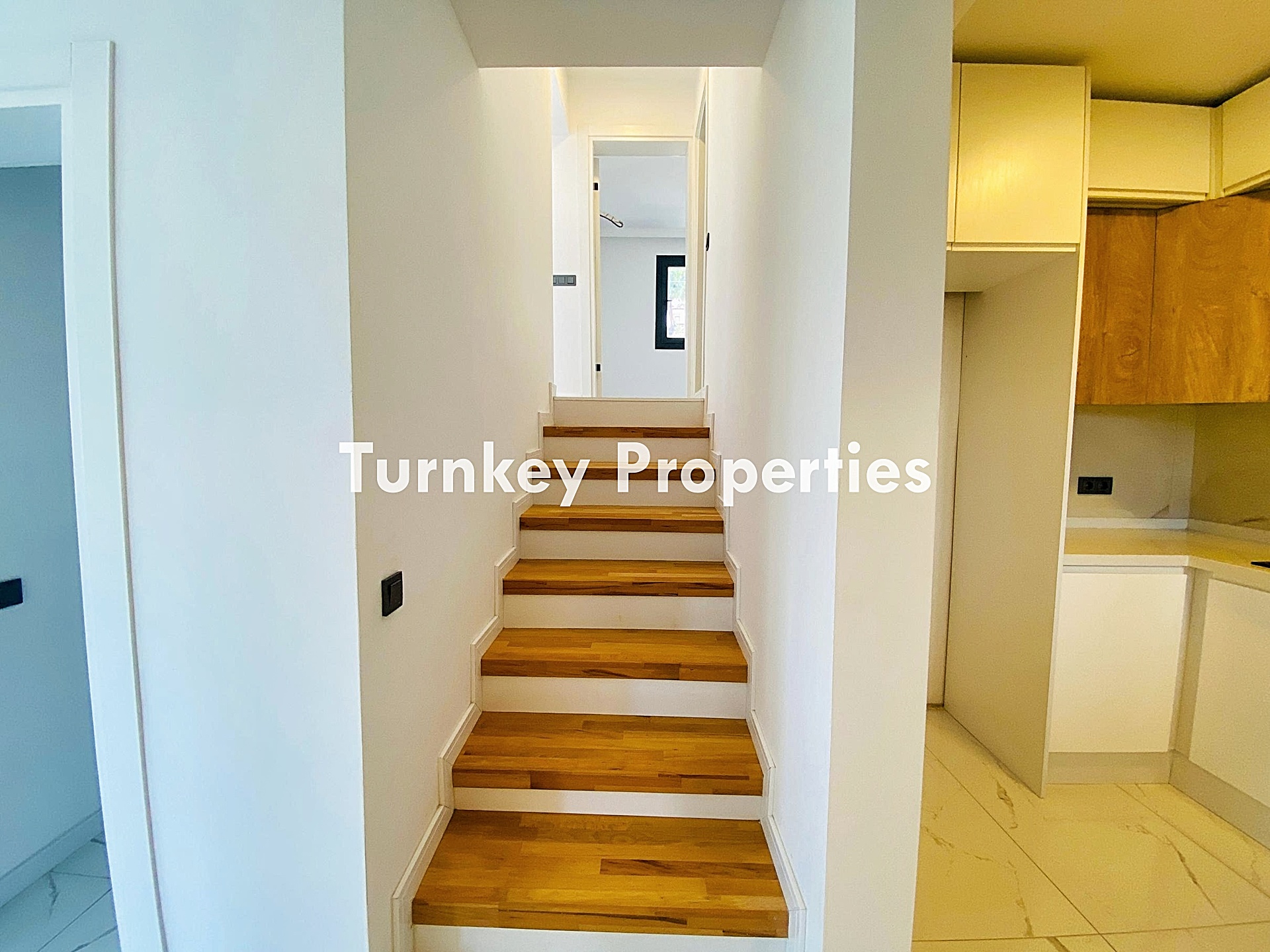 Bodrum Kadıkalesi Satılık Yazlık Ev Özel Plajlı Bahçeli Site İçi