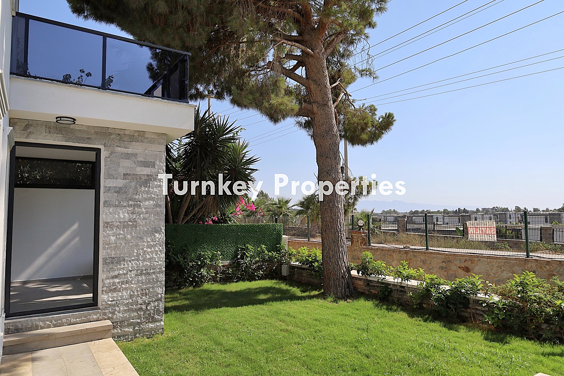 Bodrum Kadıkalesi Satılık Yazlık Ev Özel Plajlı Bahçeli Site İçi