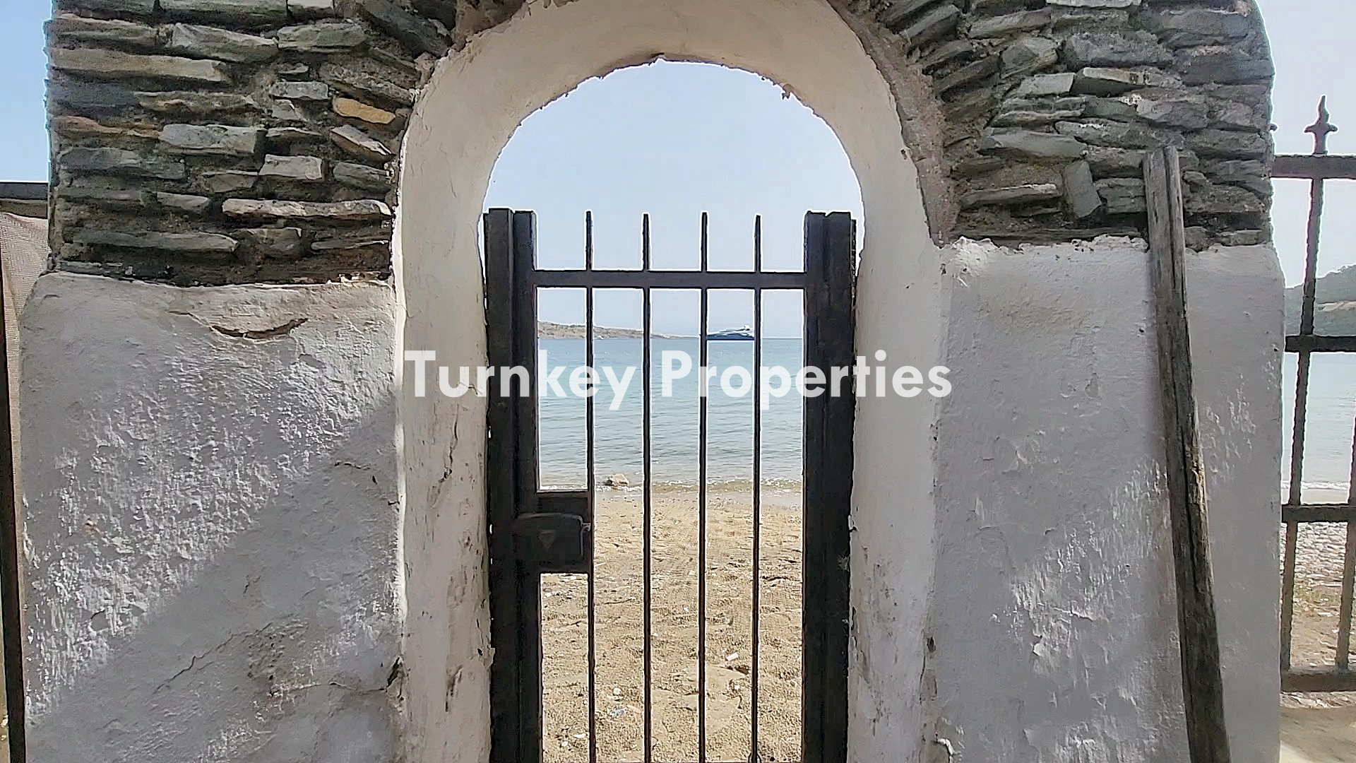 Türkbükü Denize Sıfır Satılık Villa Eşi Benzeri Olmayan Sahil Evi