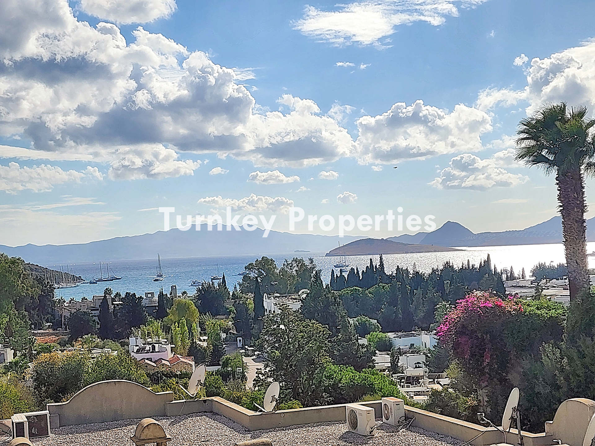 Bitez Lavanta Sitesi Kiralık Daire | Deniz Manzaralı Bahçe Katı ve Eşyalı