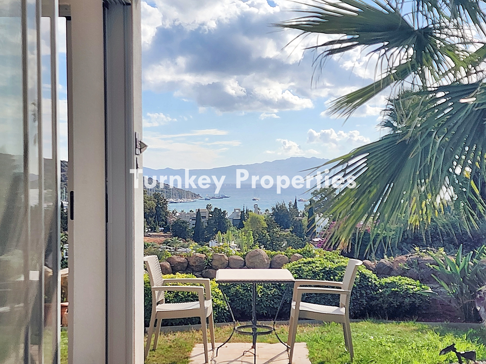 Bitez Lavanta Sitesi Kiralık Daire | Deniz Manzaralı Bahçe Katı ve Eşyalı